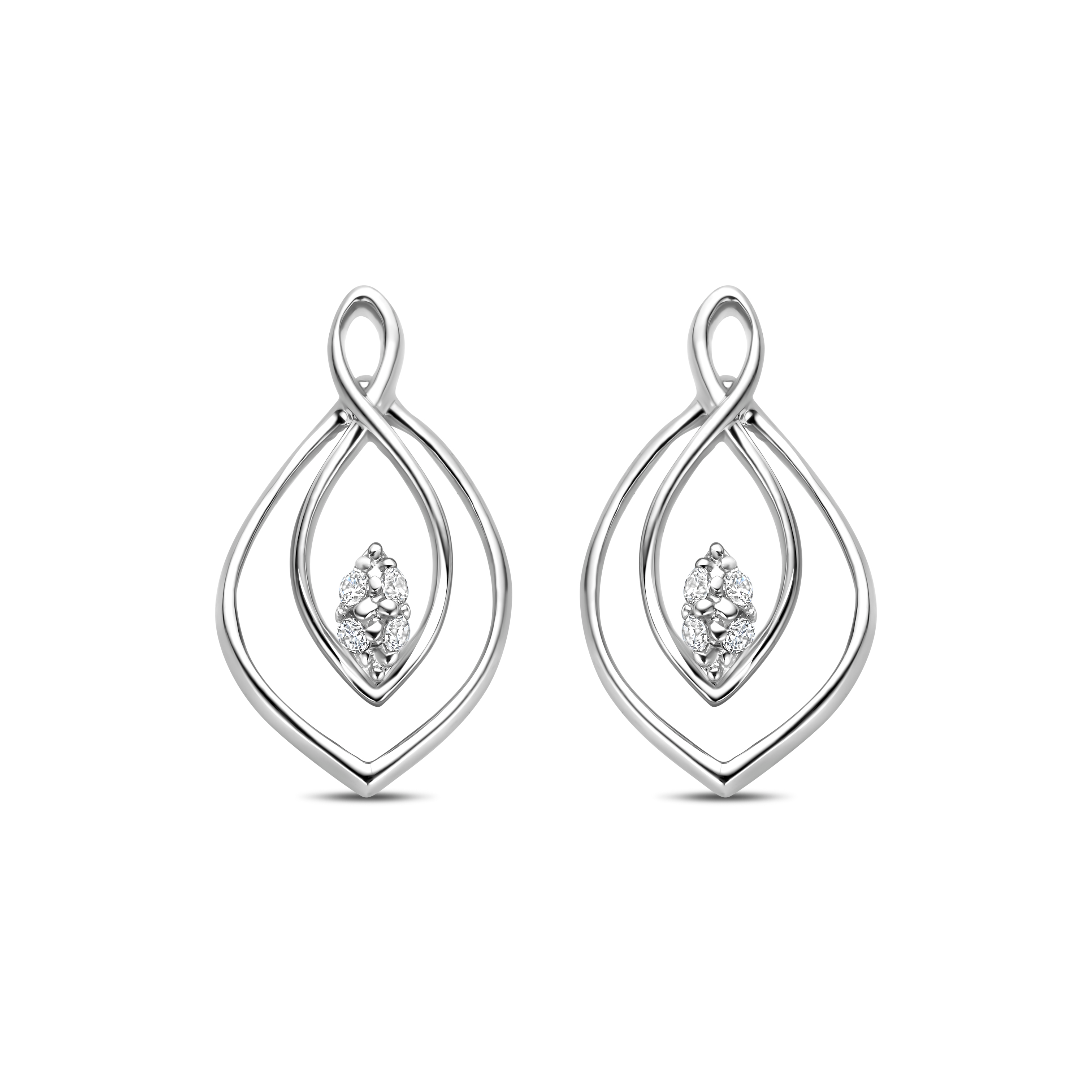 De Rosa di Luca zilveren oorstekers met zirkonia, modelnummer 625036, zijn stijlvolle juwelen van 925 sterling zilver. Deze zilverkleurige studs voegen een vleugje elegantie toe aan elke outfit en zijn ideaal voor dagelijks gebruik of speciale gelegenheden. Combineer ze met andere zilveren sieraden voor een complete look. Perfect voor zowel casual als chique gelegenheden.