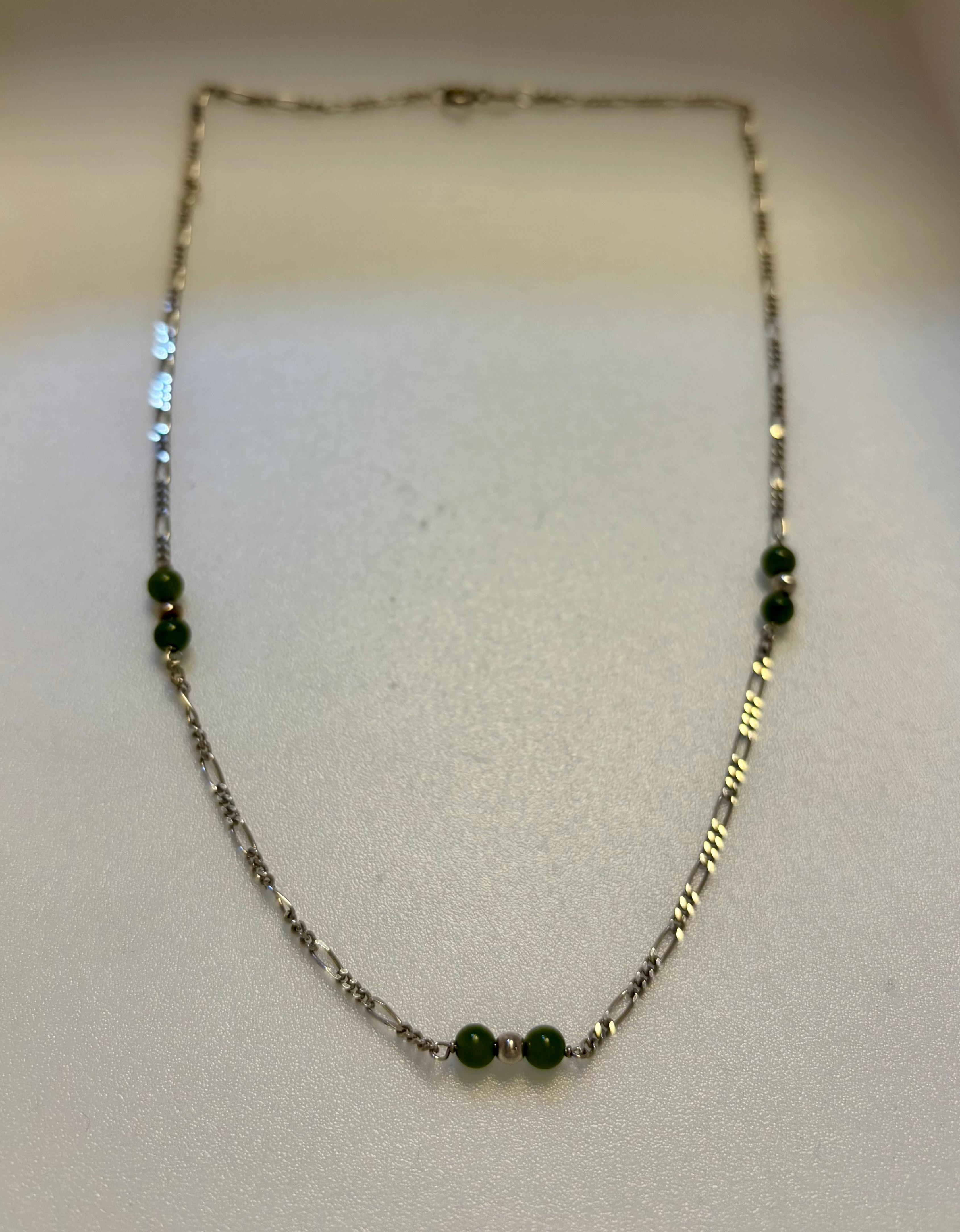 Jade collier met zilveren figaro schakel