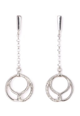 Yo-Design is een zilveren juwelenlijn met fijn en elegant design, dat zich onderscheidt van de rest van de markt. De collectie kenmerkt zich door verfijnde ontwerpen die zich lenen voor dagelijks gebruik, maar die zeker niet misstaan op een galajurk. Yo-Design is in 2000 opgericht door Joanna Taraszkiewicz en vernoemd naar de oprichtster.