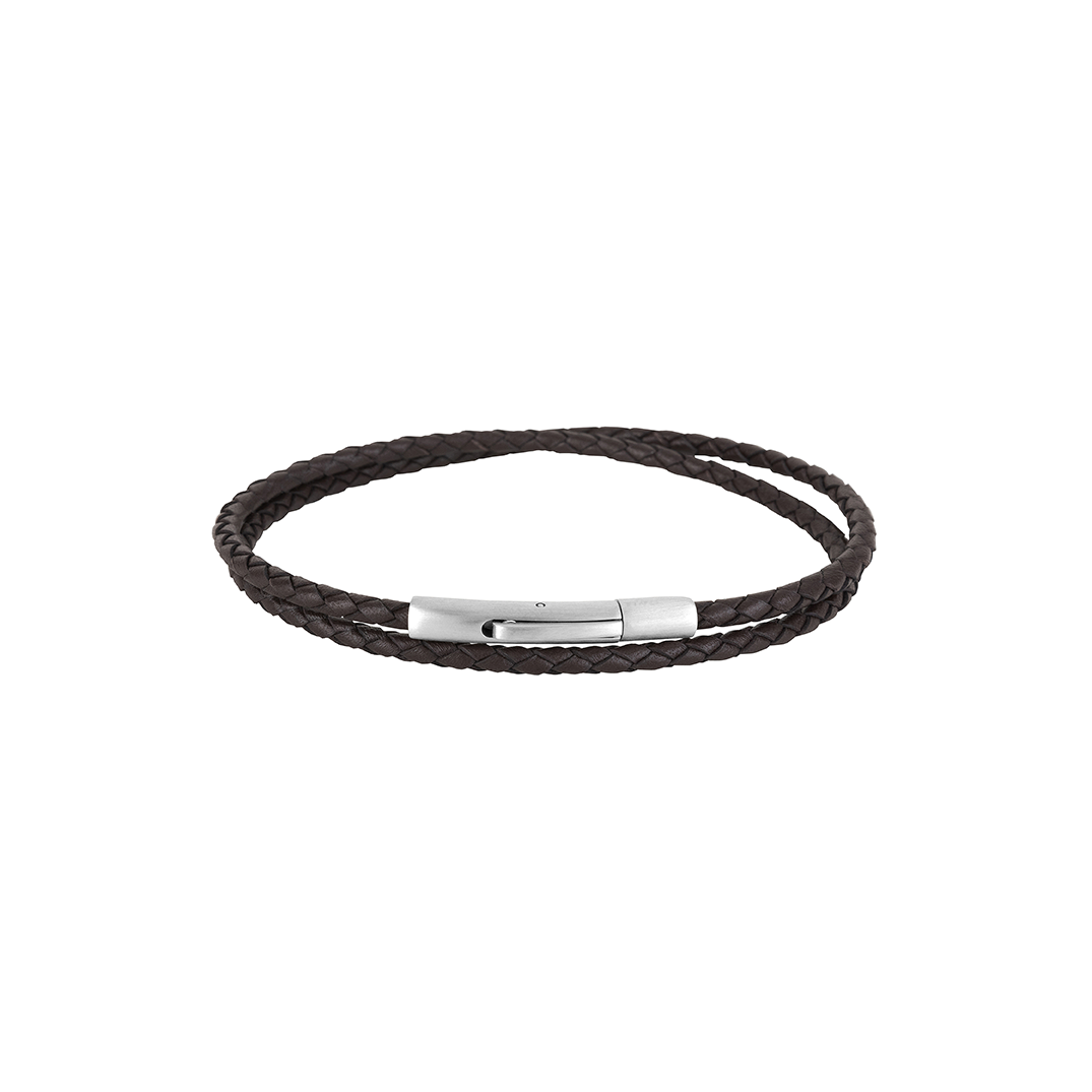 De Iron Double Slim String Brown (19,5 cm), modelnummer AZ-BL027-B-195, is een stijlvolle armband. Met zijn slanke ontwerp voegt deze armband een verfijnde touch toe aan elke outfit. Het beste te dragen als een enkel accessoire of gecombineerd met andere armbanden voor een gelaagde look. Perfect voor dagelijks gebruik of speciale gelegenheden.