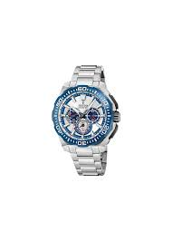 Herenuurwerk in stalen kast met een metalen band. Bovenop de kast is een draairing . 
De wijzerplaat is wit met blauwe cirkeltjes van de chrono. 