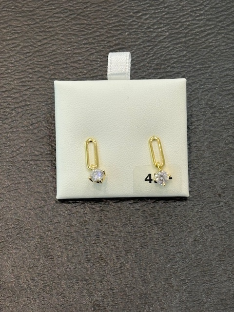 Double oorbellen met hangende zirkoniasteentjes.