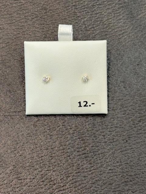 Double oorstekers met zirkoniasteen