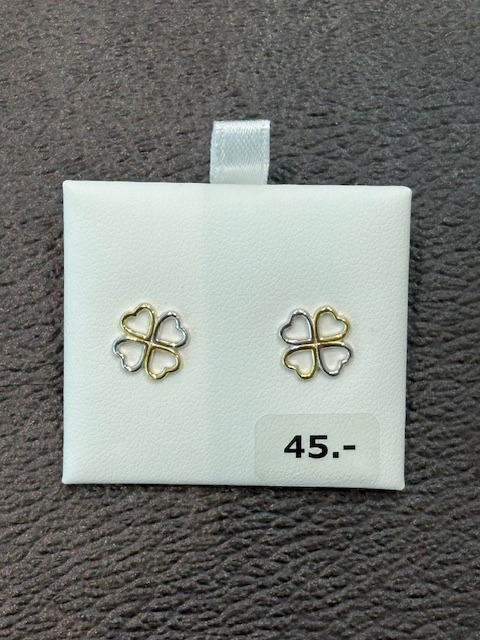 Oorstekers in de vorm van een klavertje vier.