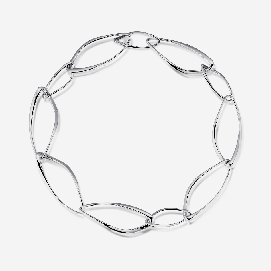 Metals: 925‰ Sterling silver
Necklace Size: 550mm
Collection: CONVERSUS
Discover the Conversus collection by Pianegonda, precious silver jewels with sinuous and soft lines, able to enhance the beauty of those who wear them at all times. The catalog includes bracelets, necklaces, earrings and rings, carefully crafted to offer the ultimate experience on every occasion. Discover the beauty and elegance of Pianegonda jewels.