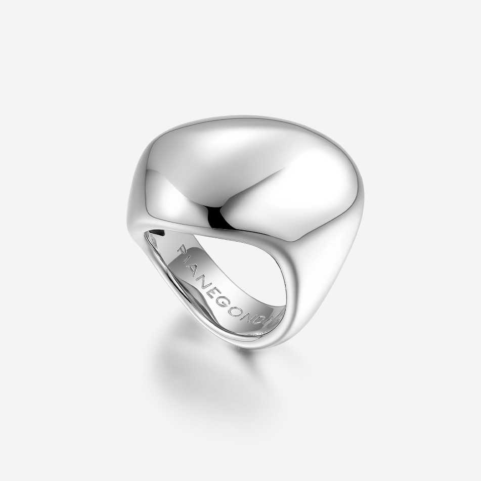 Metals: 925‰ Sterling silver
Collection: CONVERSUS
Discover the Conversus collection by Pianegonda, precious silver jewels with sinuous and soft lines, able to enhance the beauty of those who wear them at all times. The catalog includes bracelets, necklaces, earrings and rings, carefully crafted to offer the ultimate experience on every occasion. Discover the beauty and elegance of Pianegonda jewels.