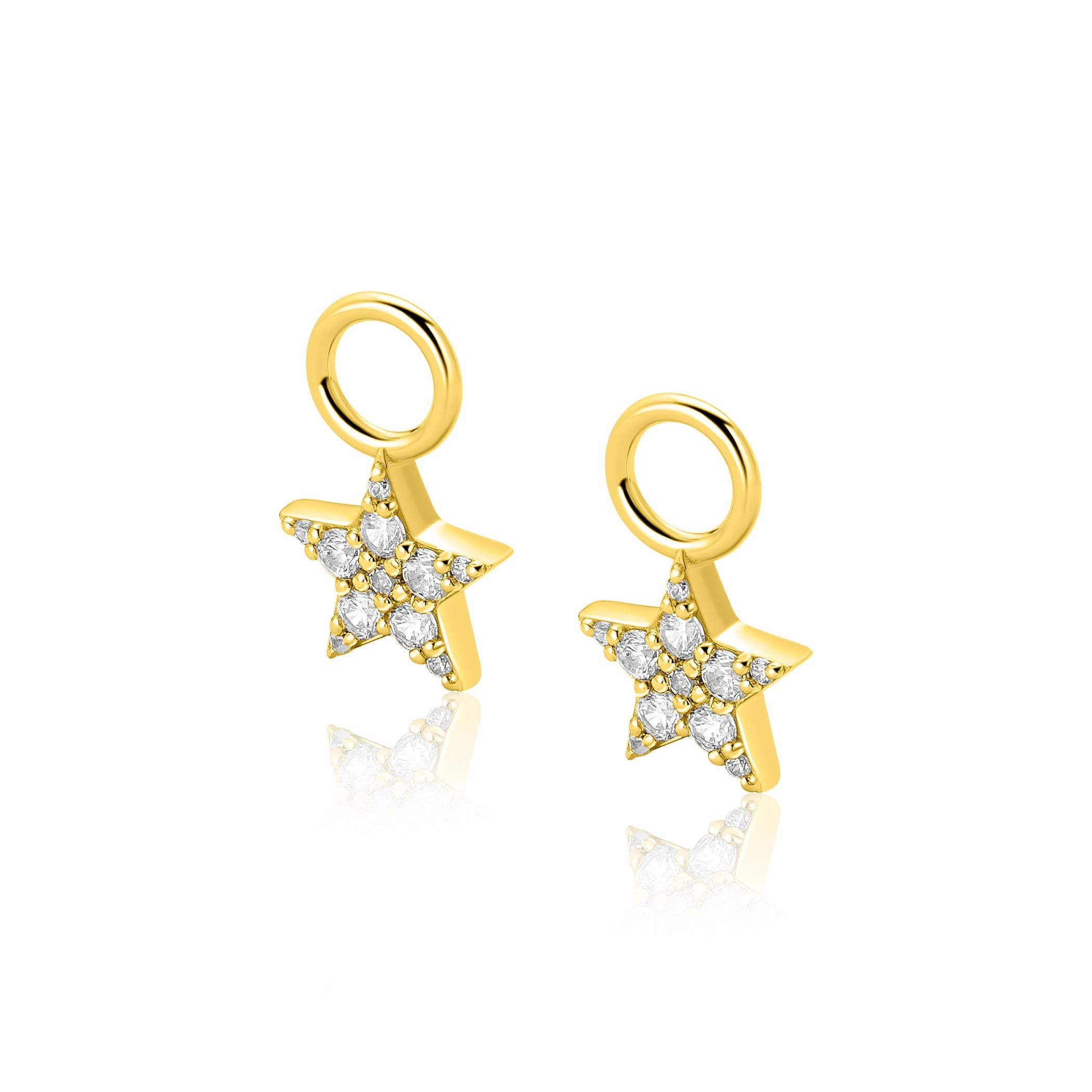 De ZINZI ZICH2138Y oorbedels zijn luxueuze hoops met een gouden vergulde ster, bezet met sprankelende zirkonia's. Draag deze elegante oorbellen voor een feestelijke look of om je dagelijkse outfit te verfraaien. Combineer met andere gouden sieraden of draag ze solo voor een subtiele, maar opvallende uitstraling. Perfect voor elke gelegenheid!