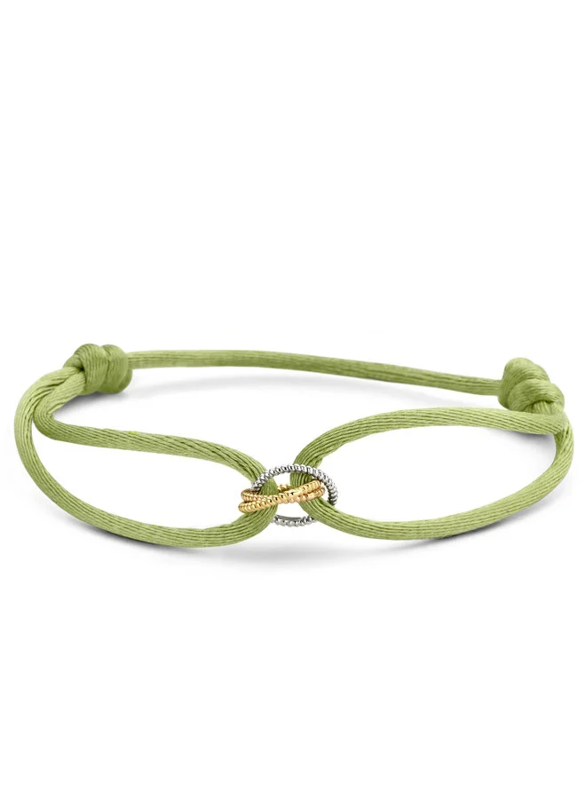 Materiaal, 14 karaat geel-, wit- en ros&egrave;goud
Afwerking, Glanzend
Afmeting, De Triple Love ringen hebben een doorsnede van 7,5 mm per rondje
Satijnkoord, Standaard wordt de Triple Love geknoopt op 1,5 mm koord. De eerste kleur zal geknoopt worden aan de Triple Love, de tweede en derde kleur zijn reserve kleuren.

LET OP! de kleur van het satijnband wijkt af van de foto.