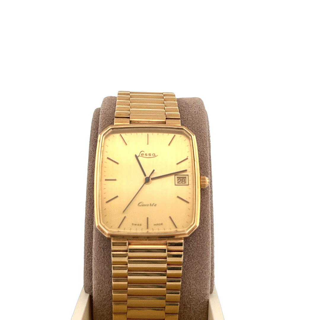 De Lessa Horloge 14krt Geelgoud, is een verfijnd polshorloge vervaardigd van 14 karaat geelgoud. Dit horloge straalt luxe en elegantie uit en is perfect voor elke gelegenheid. Draag dit horloge als een opvallend accessoire om uw pols voor een elegante uitstraling. Ideaal voor zowel dagelijks gebruik als speciale gelegenheden.