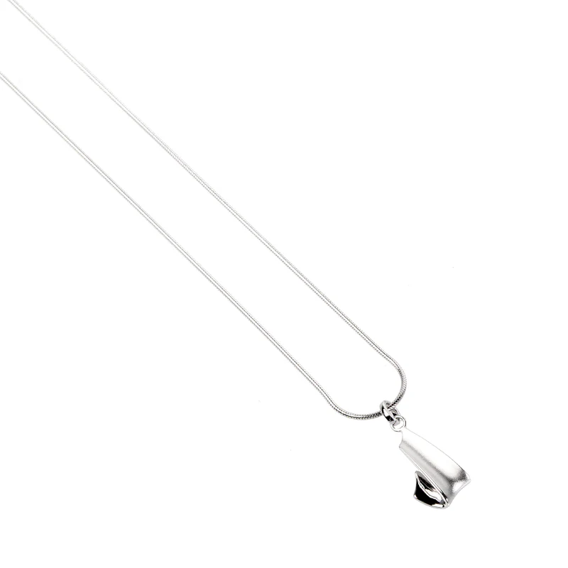 De Showman Necklace met modelnummer J0167 is een verfijnd sieraad dat perfect past binnen de categorie van juwelen, specifiek kettingen. Deze ketting straalt elegantie en stijl uit, ideaal voor zowel formele als informele gelegenheden. Combineer de ketting met een updo of een eenvoudige halslijn om de schoonheid ervan maximaal tot uiting te laten komen.