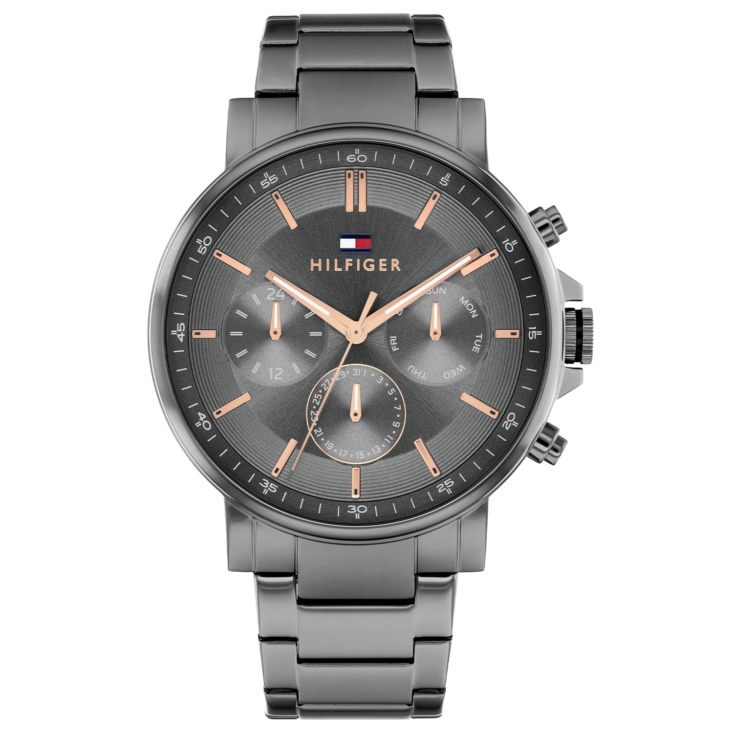 Tommy Hilfiger TH1710711 Horloge Heren Staal 43mm
Dit specifieke horloge van Tommy Hilfiger uit de Tyson serie met artikelnr: TH1710711 is een casual herenhorloge die niet in je collectie mag ontbreken. Het stalen herenhorloge heeft een ronde stalen gunmetal kast met een ronde bezel en een gunmetal wijzerplaat met een dag, datum en 24-uursaanduiding. Aan de kast zit een stalen gunmetal schakelband met een vouwsluiting. Het horloge heeft een mineraalglas, een doorsnee van 43mm en is 5ATM.  

Het merk:
Sinds de lancering van het merk in 1985 is Tommy Hilfiger wereldwijd bekend geworden als pionier van de klassieke Amerikaanse coole stijl. Geïnspireerd door de iconische popcultuur en het Amerikaanse erfgoed. De dames en herencollectie van dit seizoen bestaan uit minimalistische silhouetten en rustieke lederen details. De herenhorlogecollectie biedt iconische uurwerken met roestvrijstalen, lederen en siliconen banden.

Specificaties:
- Mineraalglas
- Ronde kast 43mm
- Stalen gunmetal kast
- Gunmetal wijzerplaat
- Stalen gunmetal schakelband 
- 5ATM