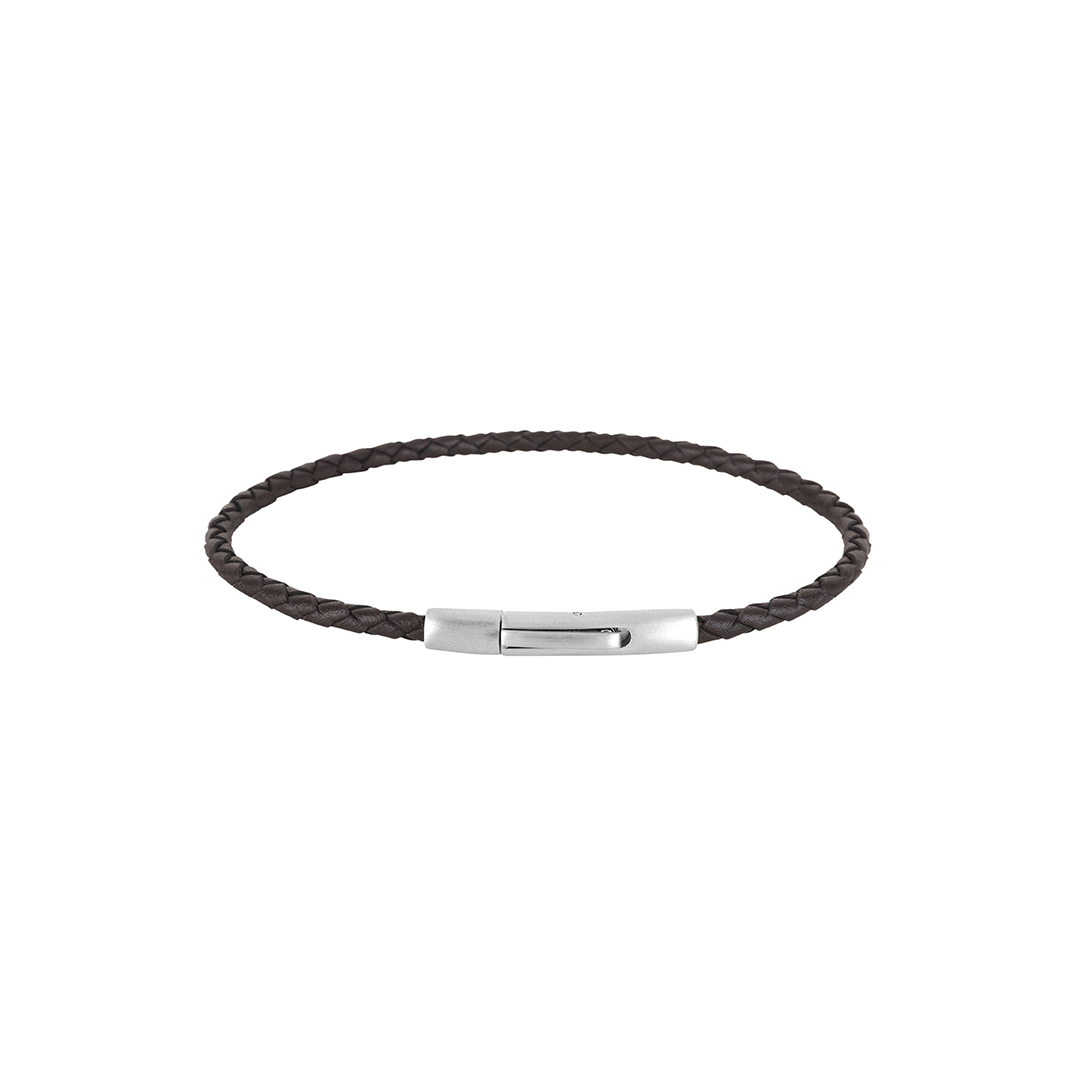 De Iron Slim String Brown (21,0 cm) met modelnummer AZ-BL026-B-210 is een stijlvolle armband van ongekend merk. Kenmerken zijn onder andere het slanke design en de bruine kleur. Beste draagwijze: combineer met andere armbanden voor een gelaagde look of draag solo voor een subtiele elegantie. Perfect voor dagelijks gebruik en speciale gelegenheden.