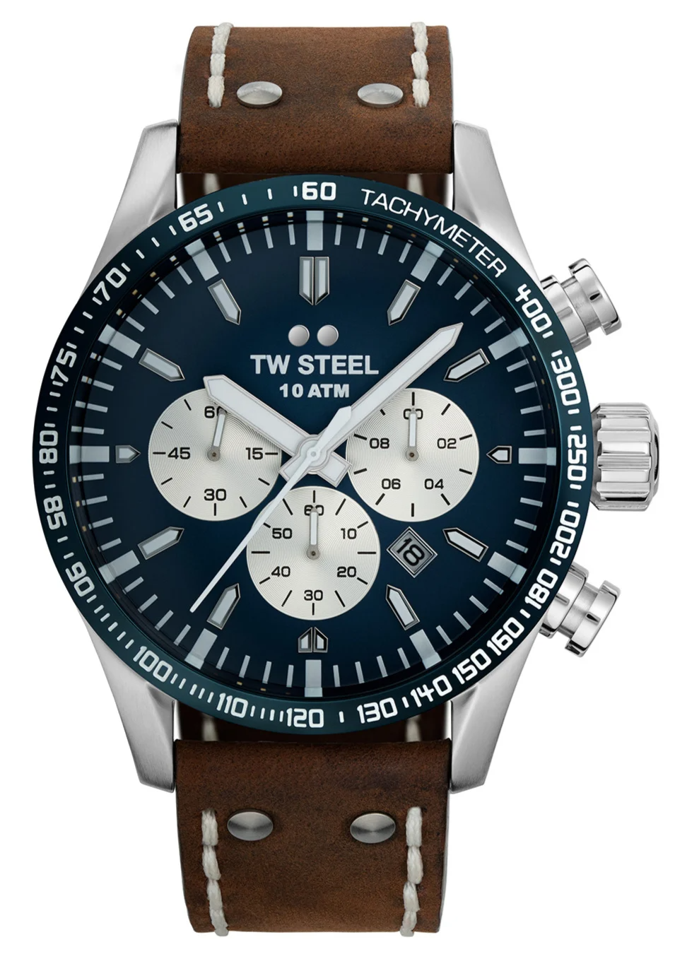 TW Steel TWVS121 Volante Steel Chrono Bruin Leer 48mm
Deze TW steel uit de Volante serie met nr TWVS121 heeft een zilverkleurige stalen horlogekast van 48mm met een blauwe wijzerplaat met chronograaf en een datum. De uursaanduiding en de wijzers zijn opvallend door de lumibrite accenten. Het stijlvolle herenhorloge heeft een gehard mineraalglas, een zwarte bezel met daarop een tachymeter en een bewerkte schroefkroon. Aan de kast zit een bruine leren band met een stalen gespsluiting. Het horloge heeft wereldwijde garantie van 2 jaar en is 10 ATM. Een sportief model.

Het Merk:
TW Steel is een Nederlands horlogemerk. Groot in visie en onge&euml;venaard in stijl. Sinds onze oprichting in 2005 geven wij tijd een nieuwe dimensie. Met karakteristieke designs stappen wij af van de gebaande paden.
Ons bereik is wereldwijd, of het nu zakelijk, casual of sportief is, bij de horloge collectie van TW Steel gaat het om kwaliteit en precisie. Een horloge dat je persoonlijkheid onderstreept is altijd binnen handbereik. Vorm en functie gaan samen in onze horloges van Zwitserse top kwaliteit. De kunst om je te onderscheiden vergt zelfvertrouwen en lef.
TW Steel is niet zomaar een horloge, TW Steel is een statement.

Specificaties:
- Stalen horloge kast 48mm
- Blauwe wijzerplaat
- Bruine leren band
- Gehard mineraalglas
- Schroefkroon
- 10 ATM