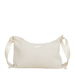 Ribbi Rose Shoulderbag – Beige – New Rebels

Elegant, modern en perfect voor dagelijks gebruik

De Ribbi Rose shoulderbag van New Rebels in de stijlvolle kleur Beige is de ideale combinatie van mode en functionaliteit. De tas is gemaakt van luxe rib fabric met duurzaam 900D polyester, waardoor hij zowel modern oogt als langdurig meegaat. Perfect voor werk, school, shoppen of een casual dagje uit.

✔ Luxe ribstructuur

De subtiele ribstof geeft de tas een chique en eigentijdse uitstraling. Dankzij het 900D polyester is de tas extra sterk, slijtvast en bestand tegen intensief gebruik.

✔ Ideaal formaat voor dagelijks gebruik

Met een afmeting van 35 × 22 × 8 cm biedt de Ribbi Rose voldoende ruimte voor al je essentials: telefoon, portemonnee, sleutels, make-up, een kleine tablet en meer. Compact, maar verrassend ruim en praktisch.

✔ Comfortabele draagervaring

De verstelbare schouderband zorgt voor prettig draagcomfort, terwijl de stevige ritsen en slimme vakverdeling je spullen veilig en overzichtelijk opbergen.

✔ Tijdloze kleur Beige

De kleur Beige geeft de tas een warme, frisse en veelzijdige look. Mooi te combineren met zowel lichte als donkere outfits — ideaal voor elke dag.

Waarom kiezen voor de Ribbi Rose Shoulderbag van New Rebels?

Moderne rib fabric met duurzame 900D polyester trim

35×22×8 cm – compact maar ruim

Verstelbare schouderband voor optimaal comfort

Stijlvolle en tijdloze kleur Beige

Stevige ritsen en praktische vakken

Geschikt voor dagelijks en intensief gebruik