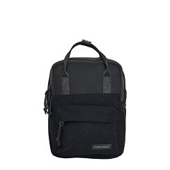 Ribbi Juno Handle Backpack Mini – Black – New Rebels

Compact, stijlvol en ideaal voor dagelijks gebruik

De Ribbi Juno Handle Backpack Mini van New Rebels is een moderne en praktische rugtas met een luxe uitstraling. Uitgevoerd in de kleur Black en gemaakt van zachte rib fabric in combinatie met sterk 900D polyester, is deze tas perfect voor dagelijks gebruik, werk, school of een dagje uit.

✔ Luxe ribstructuur

De ribstof geeft de backpack een trendy en elegante look. Het duurzame 900D polyester zorgt voor extra stevigheid, slijtvastheid en langdurig gebruiksplezier.

✔ Compact maar verrassend ruim

Met een formaat van 23 × 10 × 31 cm heeft deze mini-backpack precies genoeg ruimte voor je dagelijkse essentials: telefoon, portemonnee, sleutels, make-up, een kleine tablet of waterfles. Ideaal voor wie graag licht en georganiseerd op pad gaat.

✔ Handige handgreep & comfortabel draaggemak

De backpack is voorzien van een stevige handgreep bovenaan, waardoor je hem ook makkelijk als handtas kunt dragen. De verstelbare schouderbanden zorgen voor optimaal draagcomfort.

✔ Tijdloos zwart design

De kleur Black is stijlvol, modern en eenvoudig te combineren met elke outfit. Een perfecte match voor zowel casual als zakelijke looks.

Waarom kiezen voor de Ribbi Juno Handle Backpack Mini van New Rebels?

Gemaakt van luxe rib fabric met 900D polyester

Compact en praktisch: 23×10×31 cm

Stevige handgreep + verstelbare schouderbanden

Tijdloze kleur Black

Slimme vakindeling en stevige ritsen

Duurzaam, lichtgewicht en ideaal voor dagelijks gebruik