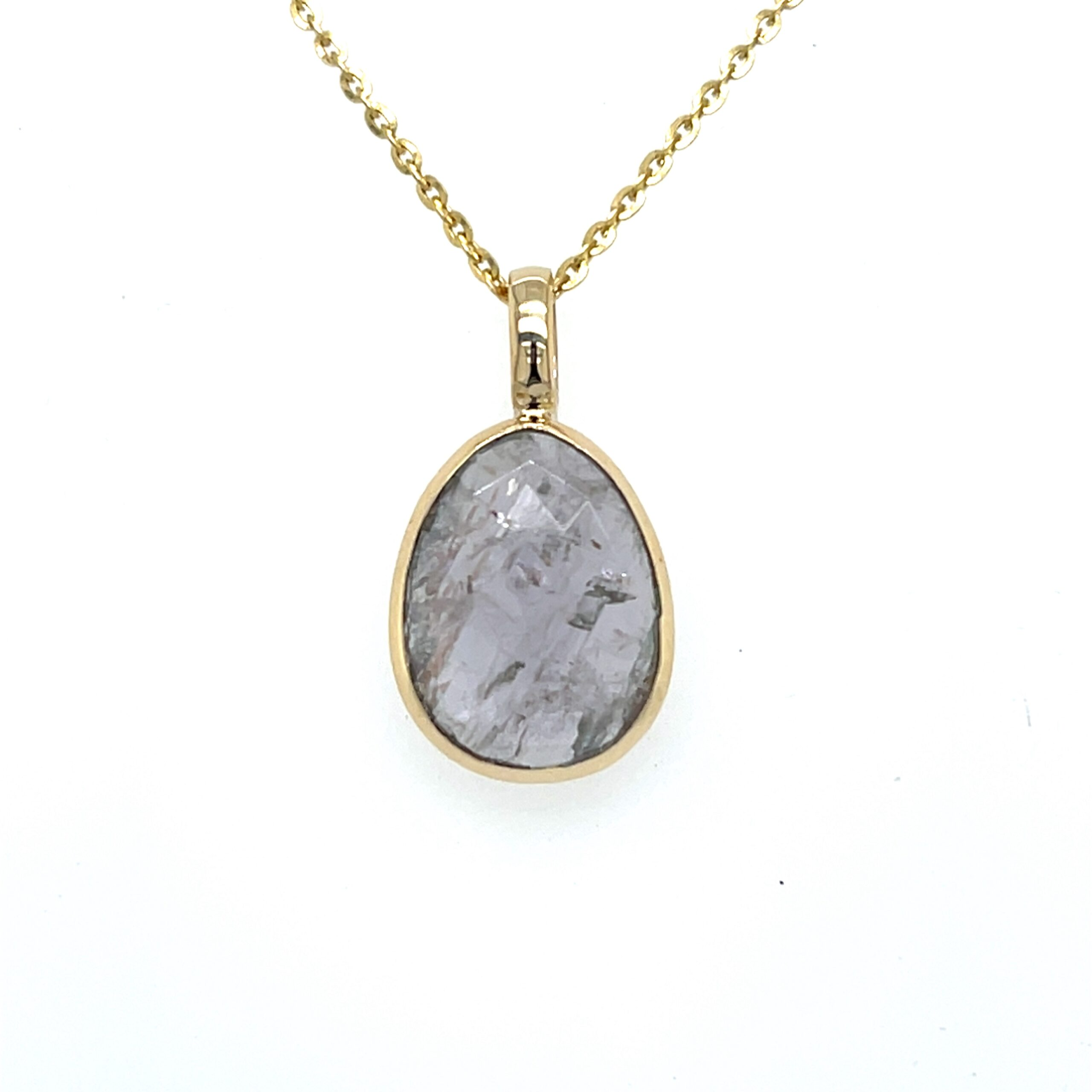 GEELGOUDEN HANGER MET ROOS GESLEPEN TANZANIET