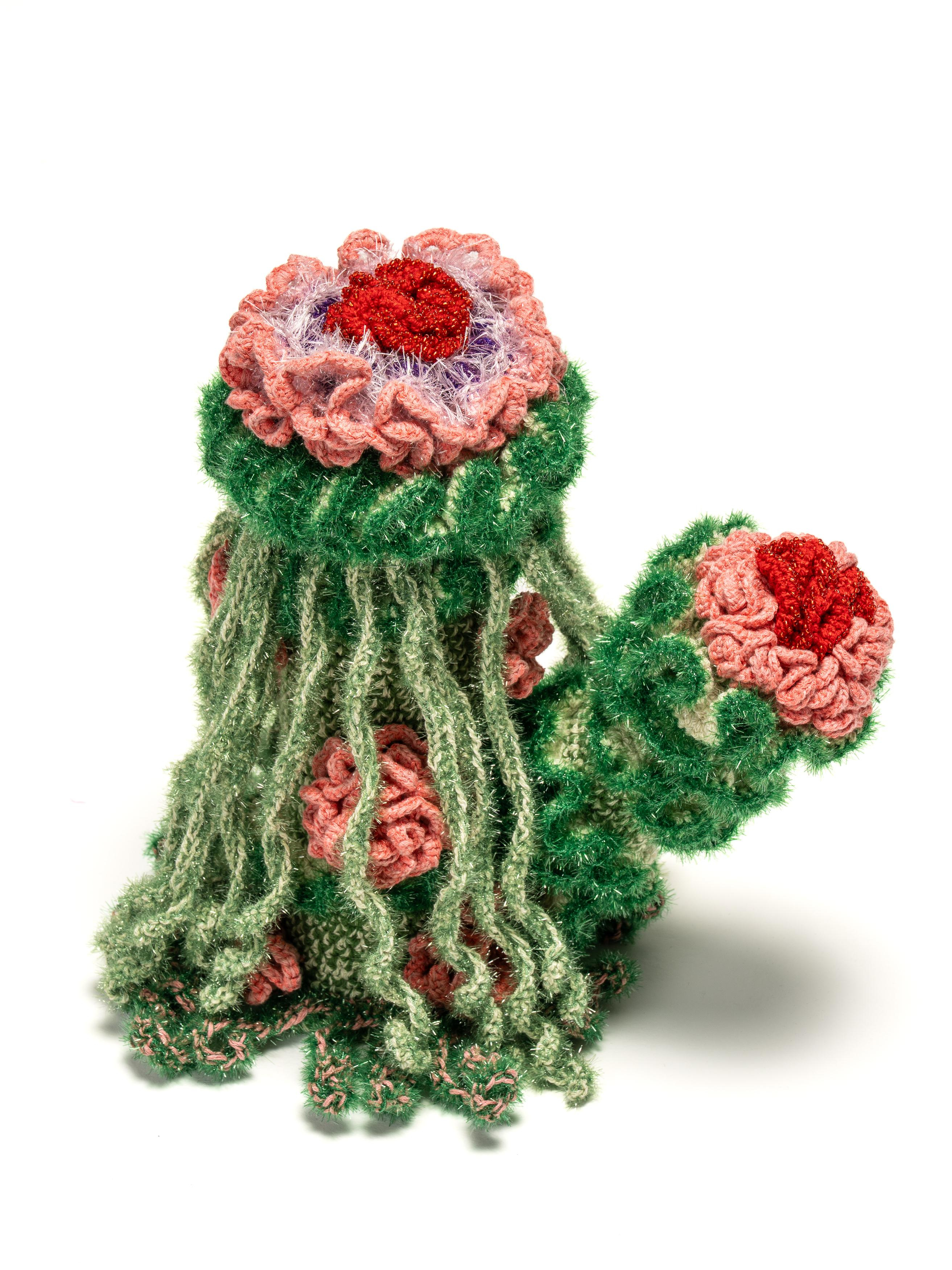 Häkelobjekt der Künstlerin Nadine Sybille Vogt. Fantasievolle Kreation in Wolle und Zwirn und einer beeindruckenden Handarbeit. Natürlich ist dieses Stück ein UNIKAT