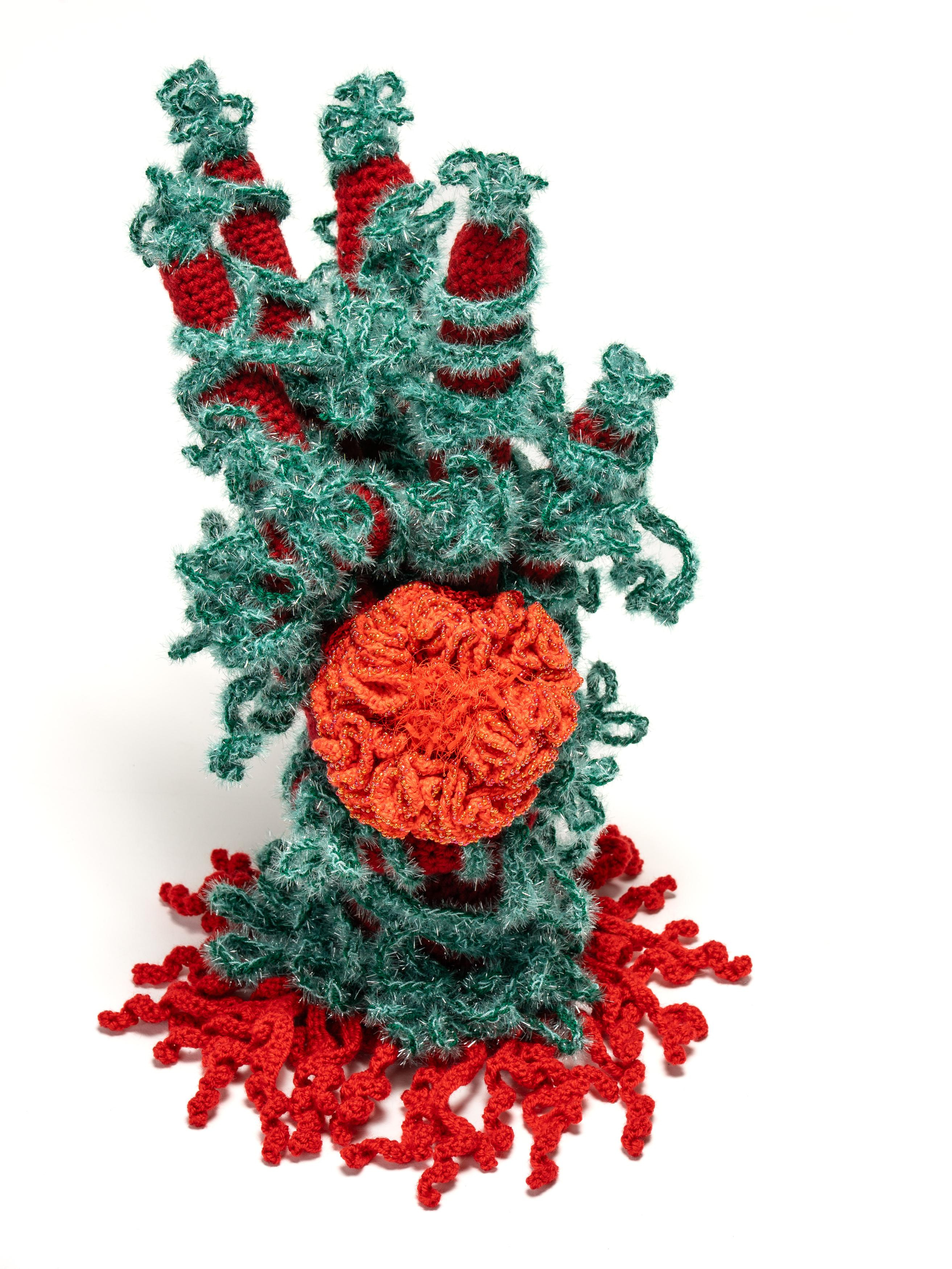 Häkelobjekt der Künstlerin Nadine Sybille Vogt. Fantasievolle Kreation in Wolle und Zwirn und einer beeindruckenden Handarbeit. Natürlich ist dieses Stück ein UNIKAT