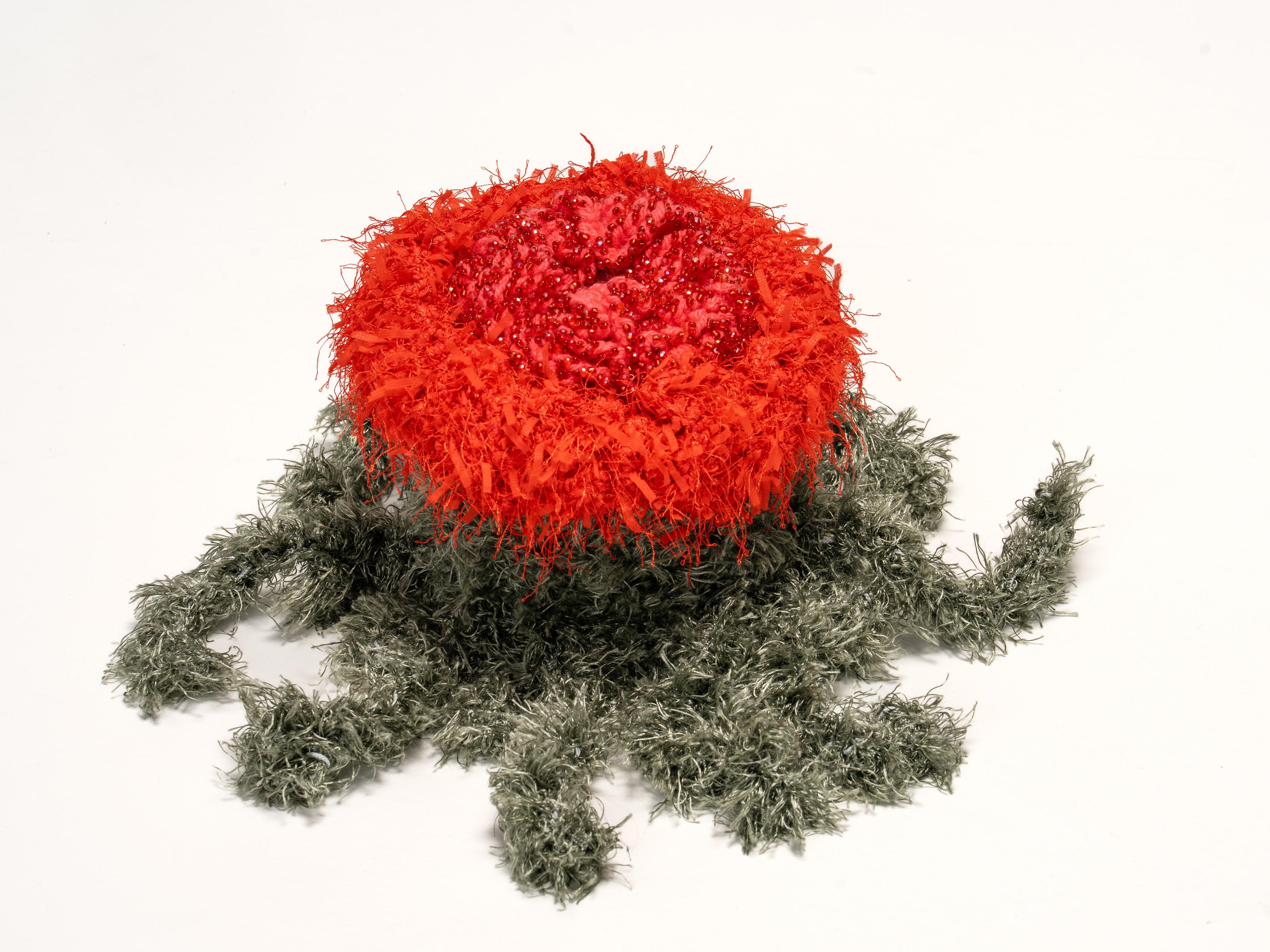 Häkelobjekt der Künstlerin Nadine Sybille Vogt. Fantasievolle Kreation in Wolle und Zwirn und einer beeindruckenden Handarbeit. Natürlich ist dieses Stück ein UNIKAT