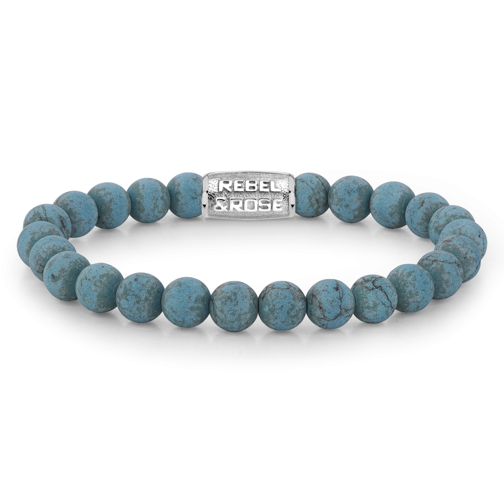 De Rebel & Rose Matt Turquoise Delight RR-80043-S-L, modelnummer RR-80043-S-L, is een stijlvol juweel, specifiek een armband. Deze armband heeft een unieke matte turquoise afwerking die elegantie en verfijning toevoegt aan elke outfit. Draag het solo voor een subtiele touch of combineer met andere armbanden voor een trendy look. Perfect voor zowel dagelijkse als speciale gelegenheden.