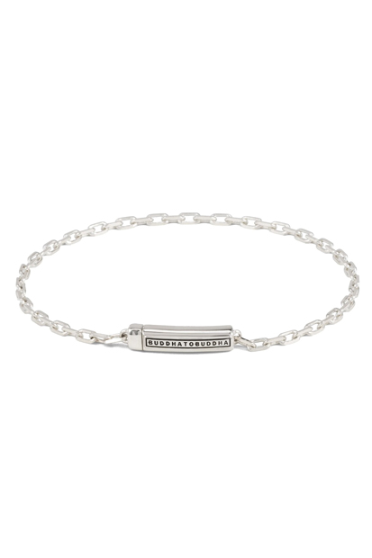 Buddha to Buddha Permanent Link Armband 855 D is een stijlvol sieraad met robuuste schakels, gemaakt van hoogwaardig zilver. Ideaal voor dagelijks gebruik en gemakkelijk te combineren met zowel casual als formele outfits. Draag het solo voor een minimalistische look of combineer met andere armbanden voor een gelaagd effect. Perfect als tijdloos accessoire voor elke gelegenheid.