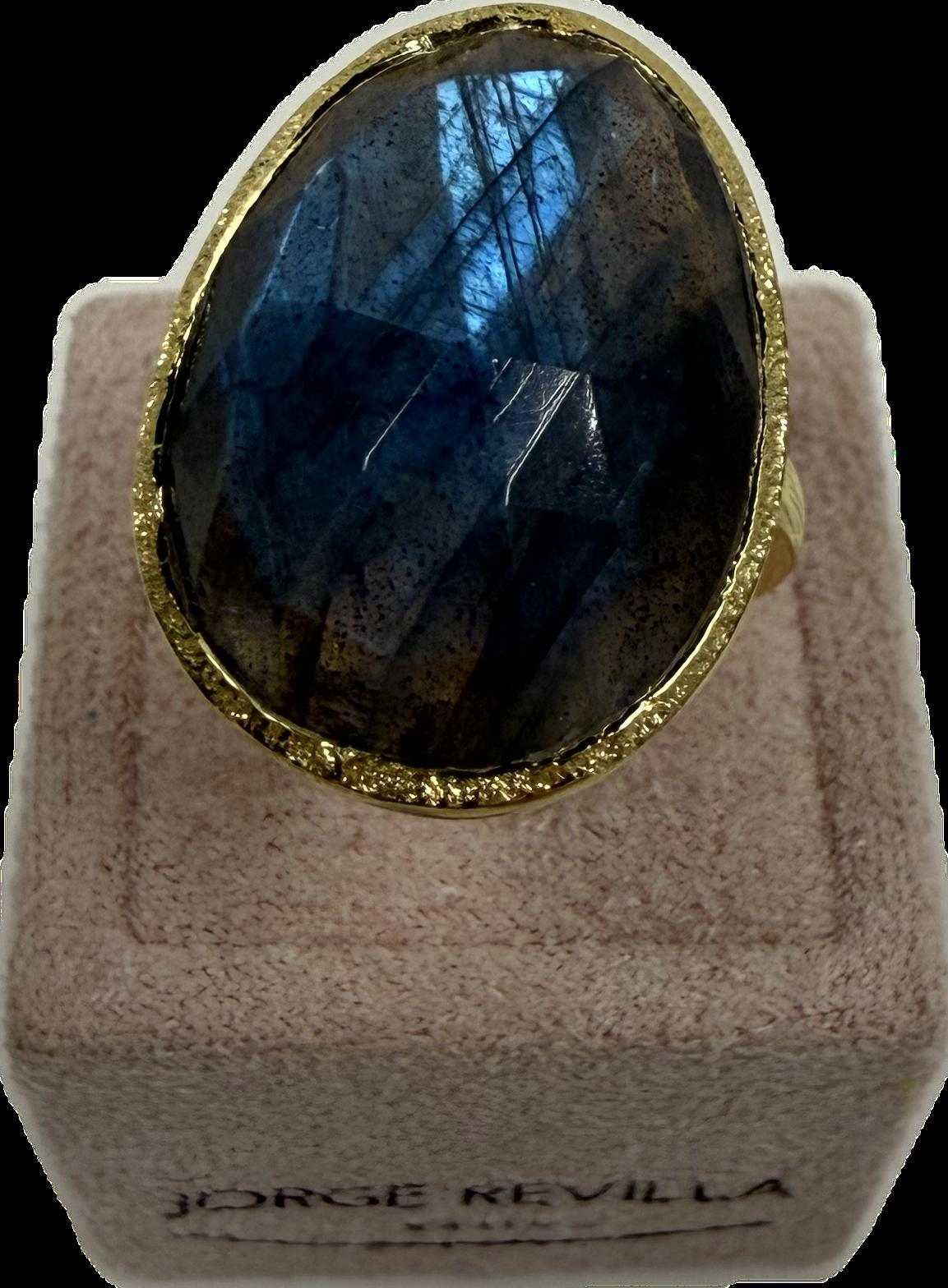 Shade collectie Jorge Revilla.

Zilver vergulden ring met labradoriet.
One size.
De ring is in maat verstelbaar.