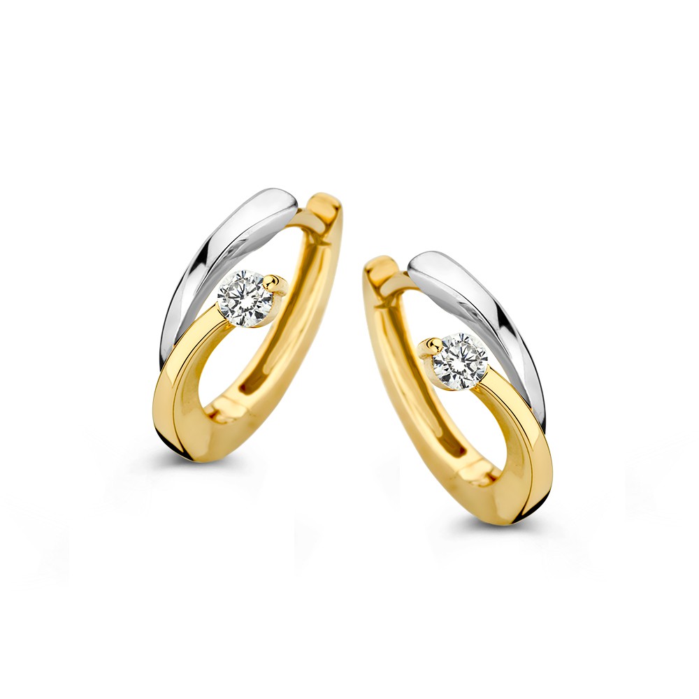 Bicolor wit- en geelgouden oorringen met zirkonia.
