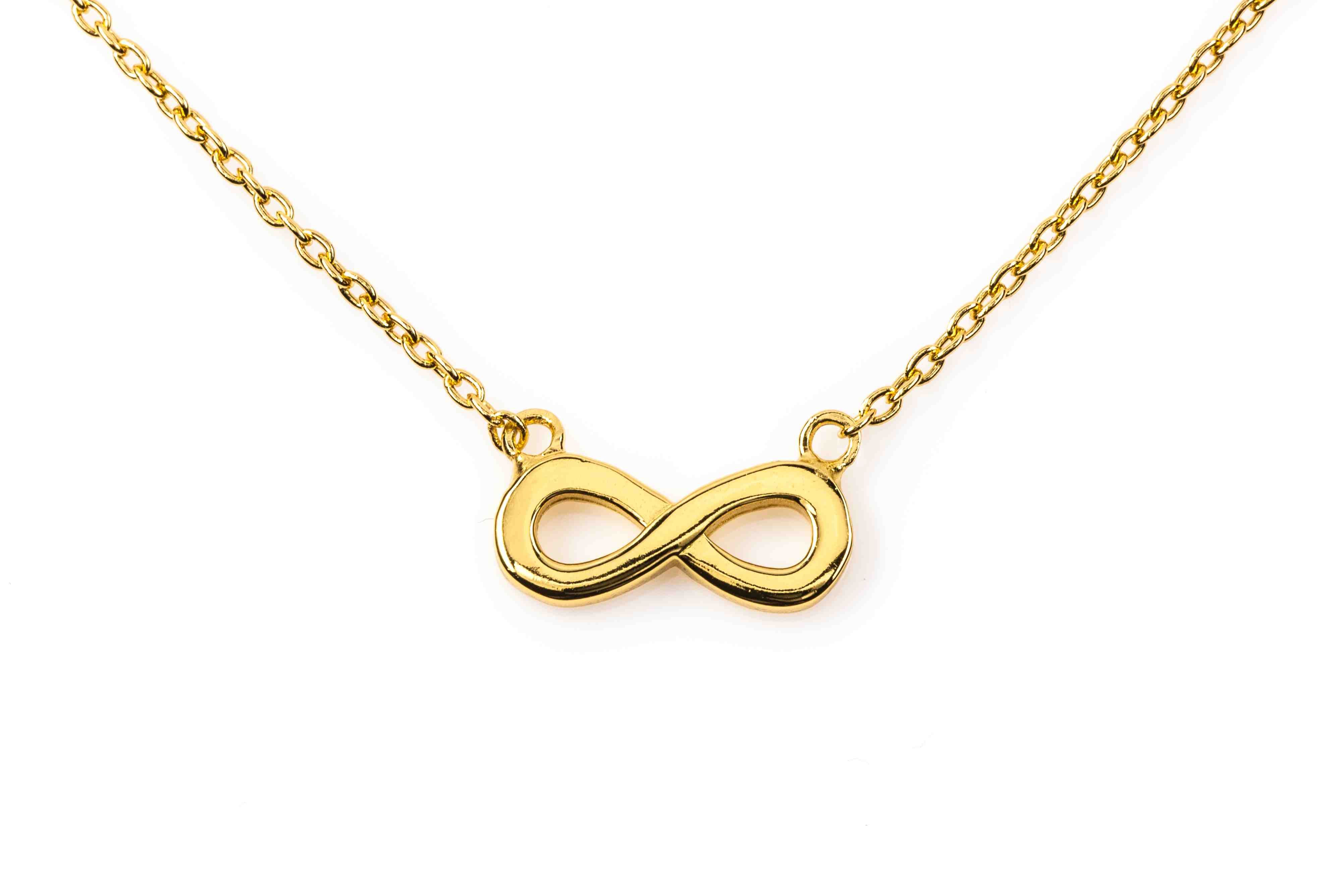 De Karma Collier Infinity Goldplated, modelnummer KAR-T348GP, is een elegante ketting in de categorie sieraden. Deze prachtige gouden ketting voegt een vleugje verfijning toe aan elke outfit. Draag het als een statement piece met een eenvoudige blouse of jurk voor een stijlvolle look. Ideaal voor zowel dagelijks gebruik als speciale gelegenheden.