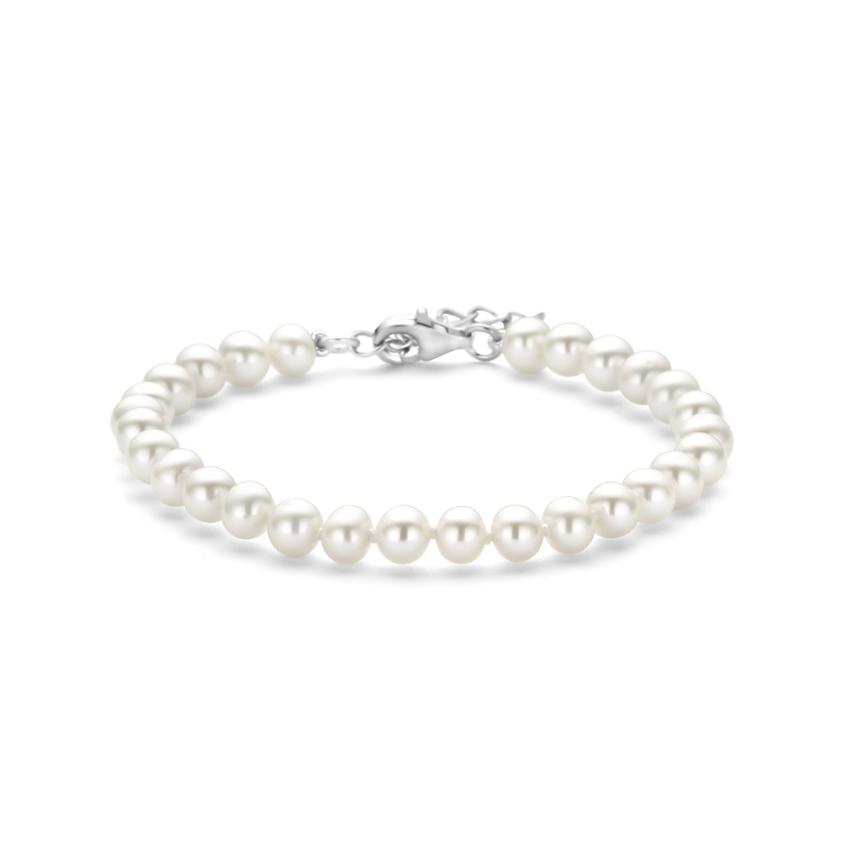 Gerhodineerd zilveren armband met zoetwaterparels. De lengte van de armband bedraagt 18cm met 3cm extensie.