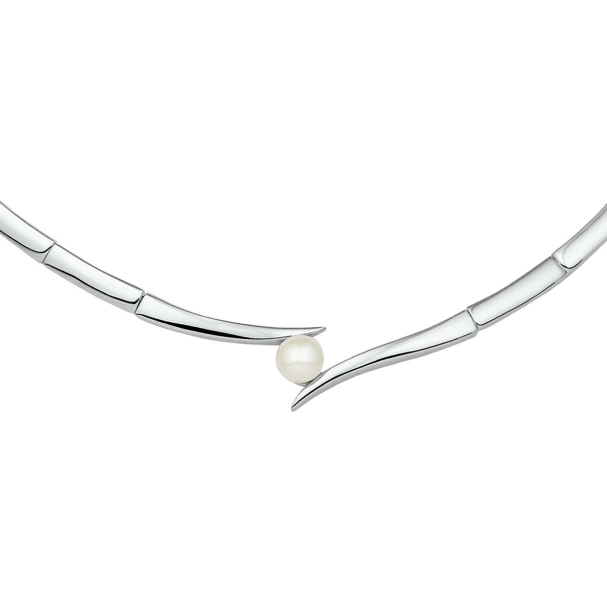 Dit gerhodineerd zilveren collier met tussenstuk is 4mm breed en heeft een lengte van 42cm en een extentsie van 3cm en is uitgevoerd met een parel van 7mm.