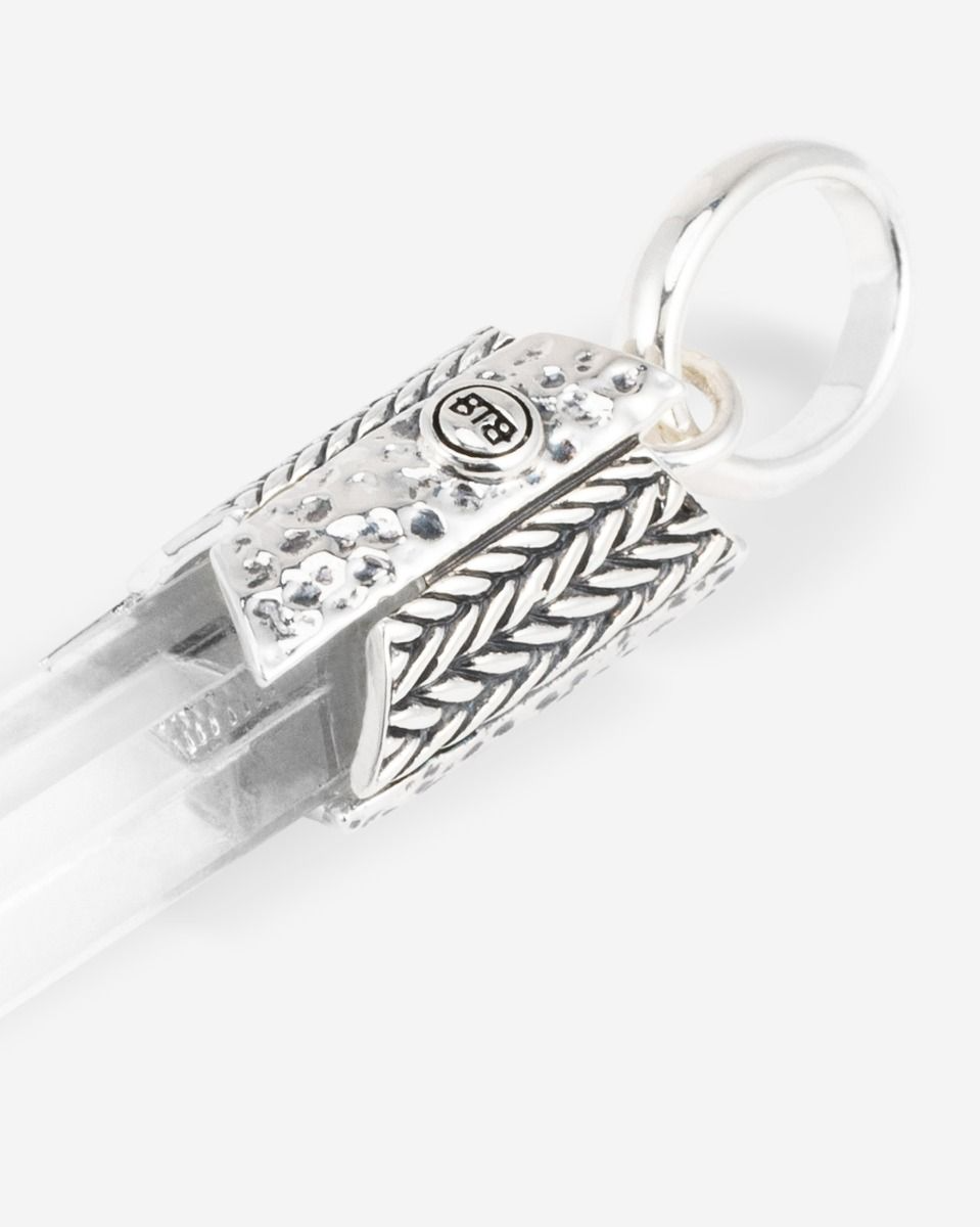 De Hanger Edelsteen Zilver Bergkristal, modelnummer 001J09701F000, is een elegante hanger uit de categorie JEWEL. Het is vervaardigd uit edelsteen en gerecycled 925 sterling zilver. Met een gewicht van 5,5 gram, en afmetingen van 9,5 bij 9,5, is het perfect als subtiele aanvulling op elke outfit. Draag het aan een zilveren ketting voor een klassieke uitstraling.