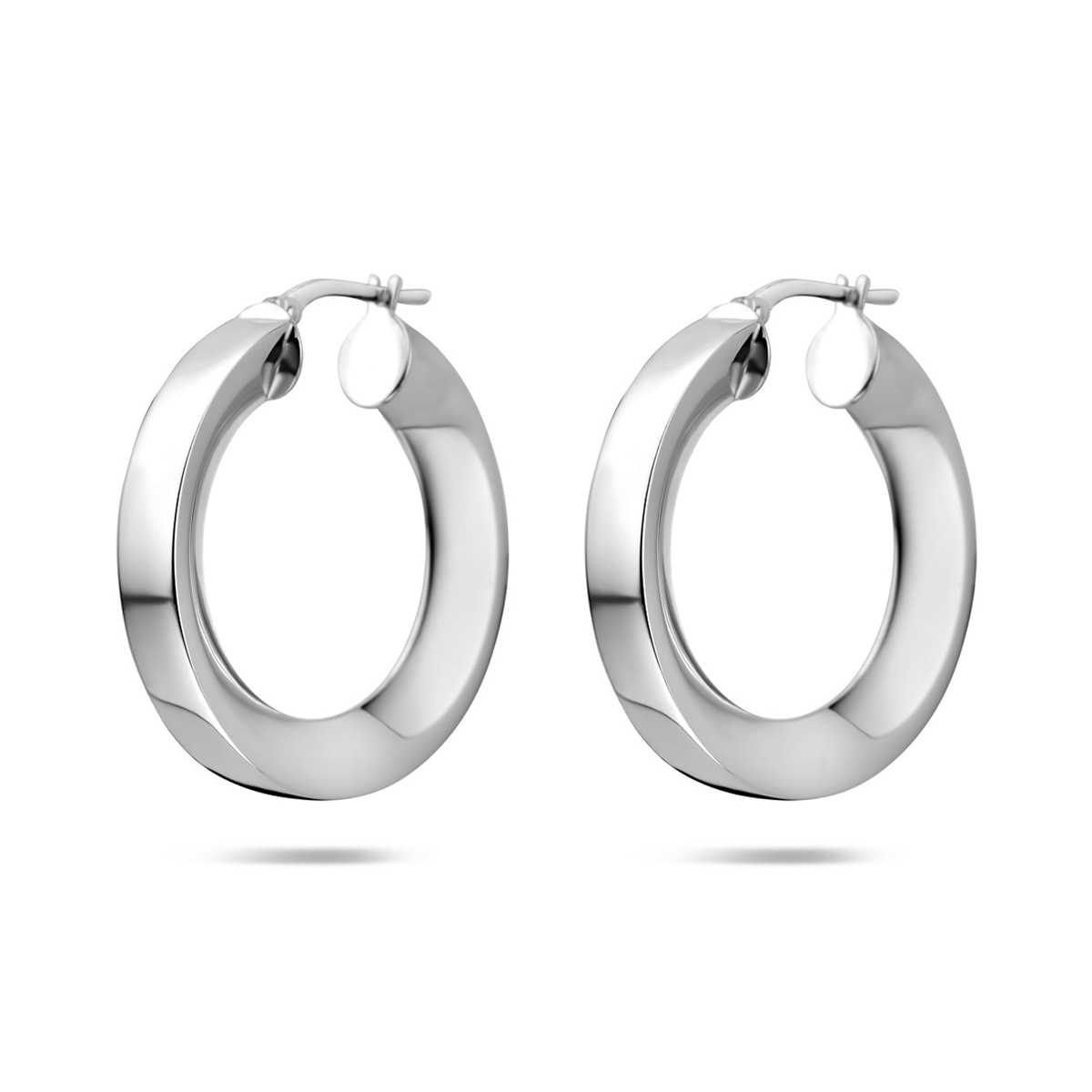 Gerhodineerd 925 zilveren oorringen met een dikte van 5mm.