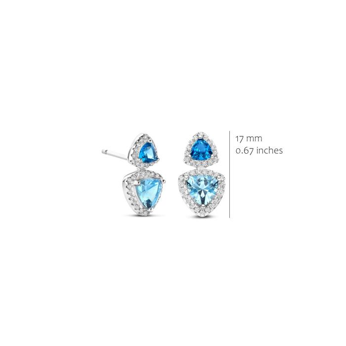 De EA2613AQ Creoolse Oorbellen zijn verfijnde sieraden in de categorie 'Jewel'. Deze tijdloze oorbellen voegen elegantie toe aan elke outfit. Draag ze met opgeheven haar voor een stijlvolle uitstraling, perfect voor zowel formele als casual gelegenheden. Een must-have accessoire voor dagelijks gebruik en speciale gelegenheden.
