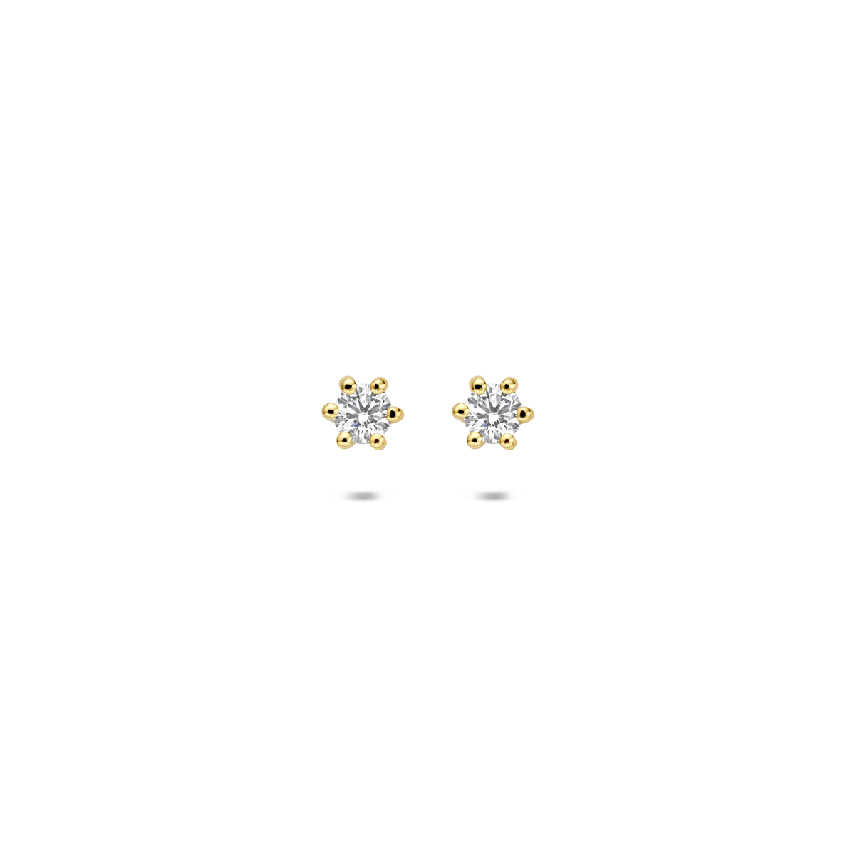14k Geelgouden oorknoppen met lab grown diamant van 3.5mm. Het totale diamantgewicht is 0.20ct. Onder extreem hoge druk en temperatuur wordt het natuurlijk ontstaansproces nagebootst met als eindresultaat een diamant met dezelfde chemische eigenschappen maar met een andere oorsprong.
