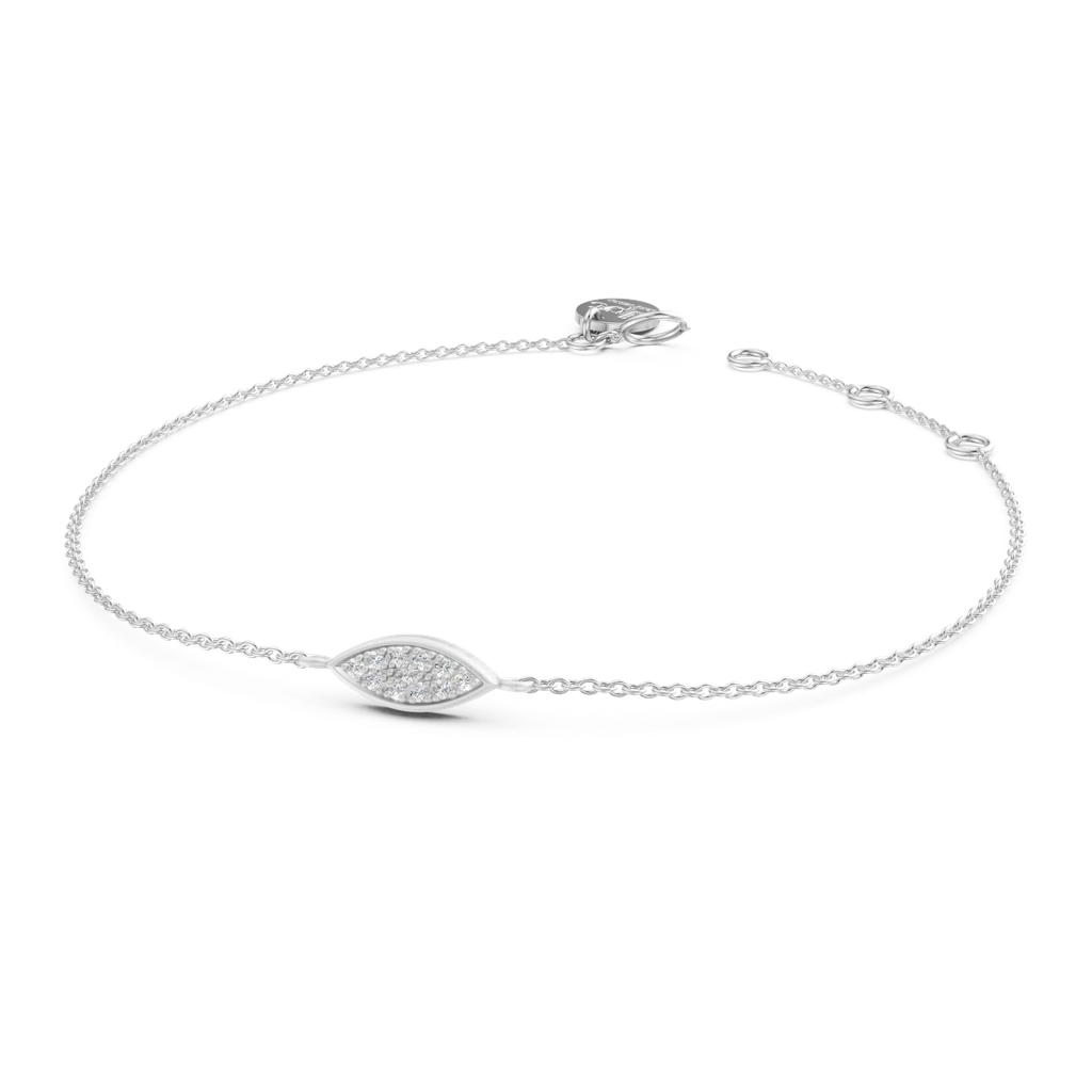 Armband in zilver met puntige hanger erop gezet met briljanten