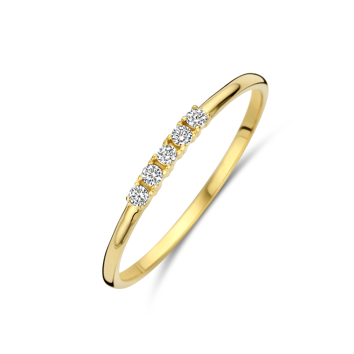 14k Geelgouden ring uitgevoerd met zirkonia. De ring heeft een breedte van 1.5mm.