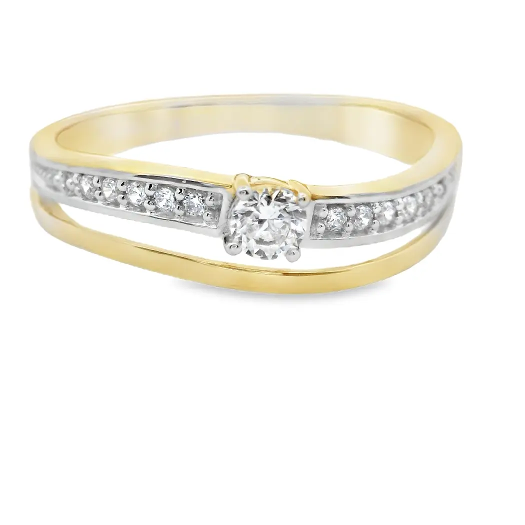 Huiscollectie 14krt geelgouden ring met zirkonia is een verfijnde ring gemaakt van geelgoud en versierd met schitterende zirkonia's. Ideaal om dagelijks te dragen of bij speciale gelegenheden voor een elegante touch. Combineer met andere gouden sieraden voor een samenhangende look of draag als statement stuk voor een subtiele glamour.