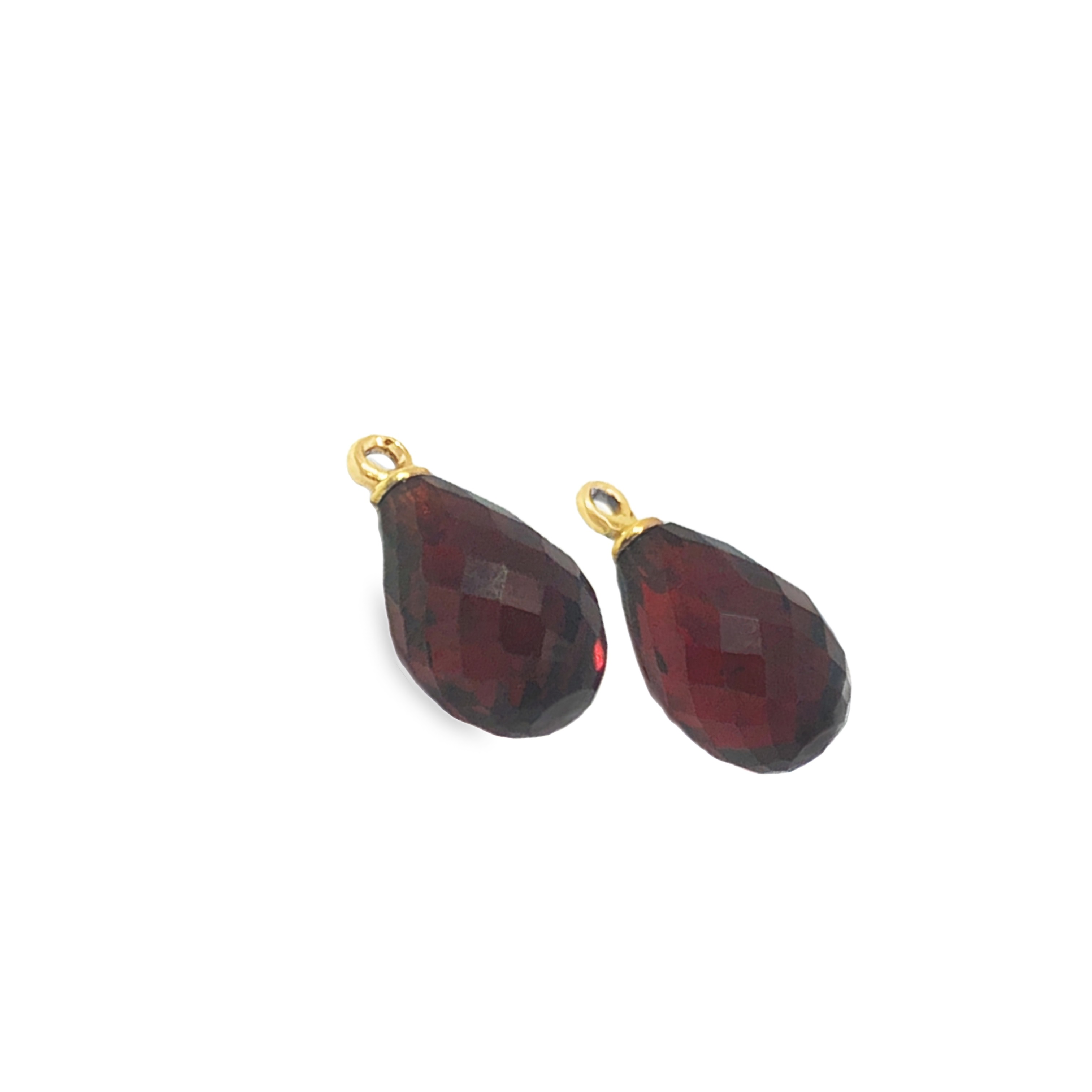 Der Anhänger Granat ist ein exquisiter Schmuckanhänger, der mit einem leuchtenden Farbstein besticht. Als Teil der Kategorie Schmuck, speziell des Typs Anhänger, zieht das Stück mit seinem eleganten Design alle Blicke auf sich. 