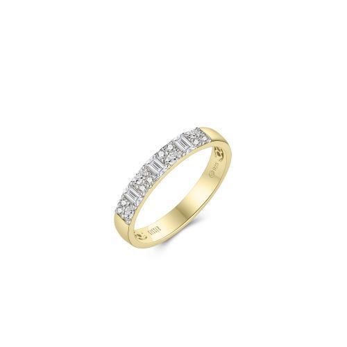 De Gisser ring is een elegante ring met schitterende zirkonia-stenen en maat 56. Met zijn zilveren afwerking straalt hij verfijning uit. Perfect voor zowel alledaagse als formele gelegenheden. Draag het solo voor een subtiele look of combineer met andere sieraden voor extra glamour. 