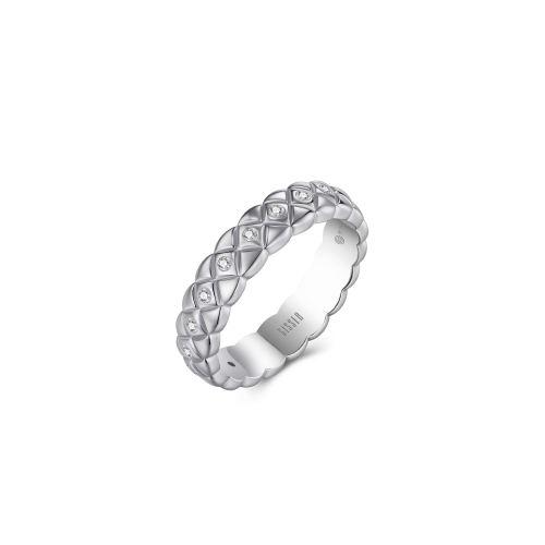 Deze Gisser ring, is een prachtige zilveren ring met een patroon en schitterende zirconia's. Gemaakt van zilver, straalt deze ring elegantie uit. Ideaal voor elke gelegenheid en zorgt voor een verfijnde uitstraling. Het beste te dragen om uw look compleet te maken bij zowel alledaagse als formele outfits. Ringmaat: 56.