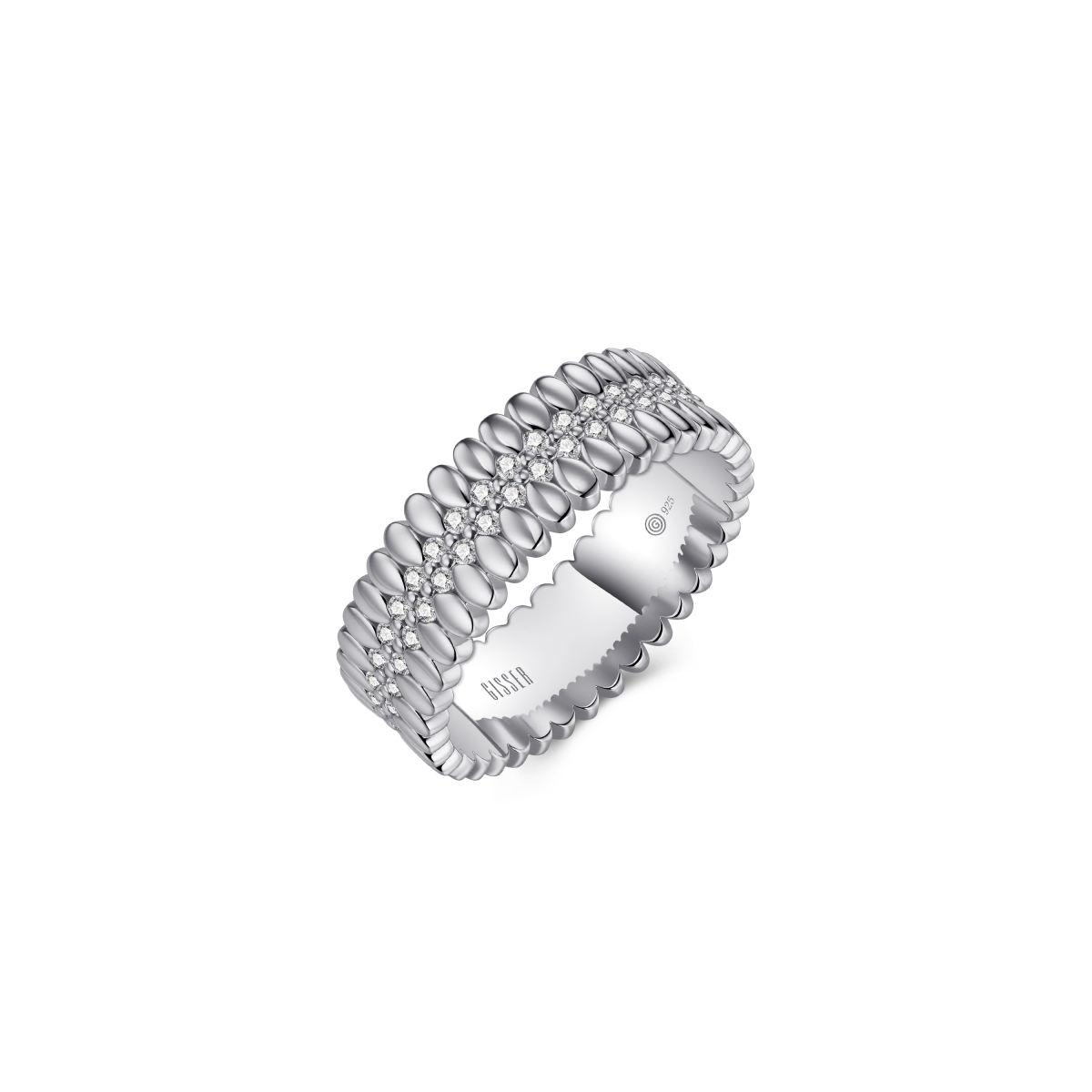 De Gisser zilver ring met zirkonia's en bolletjes, is een verfijnd accessoire van ongedefinieerd merk. Deze ring, gemaakt van hoogwaardig zilver, straalt elegantie uit met fonkelende zirkonia's en subtiele bolletjes-details. Perfect om elke look af te maken, draag hem solo voor een minimalistische uitstraling of combineer met andere ringen voor een gelaagd effect.