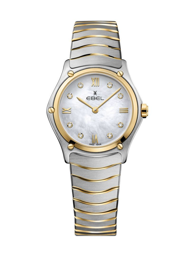 De Ebel Sport Classic 29mm, modelnummer 1216388A, is een stijlvolle polshorloge zonder datumaanduiding, met een zilverkleurige band. Perfect voor zowel zakelijke als informele gelegenheden. Het horloge heeft een kastgrootte van 1 inch en is niet anti-allergisch. Combineer met zilverkleurige accessoires voor een elegante look. Draag het horloge losjes of strak, afhankelijk van uw voorkeur.