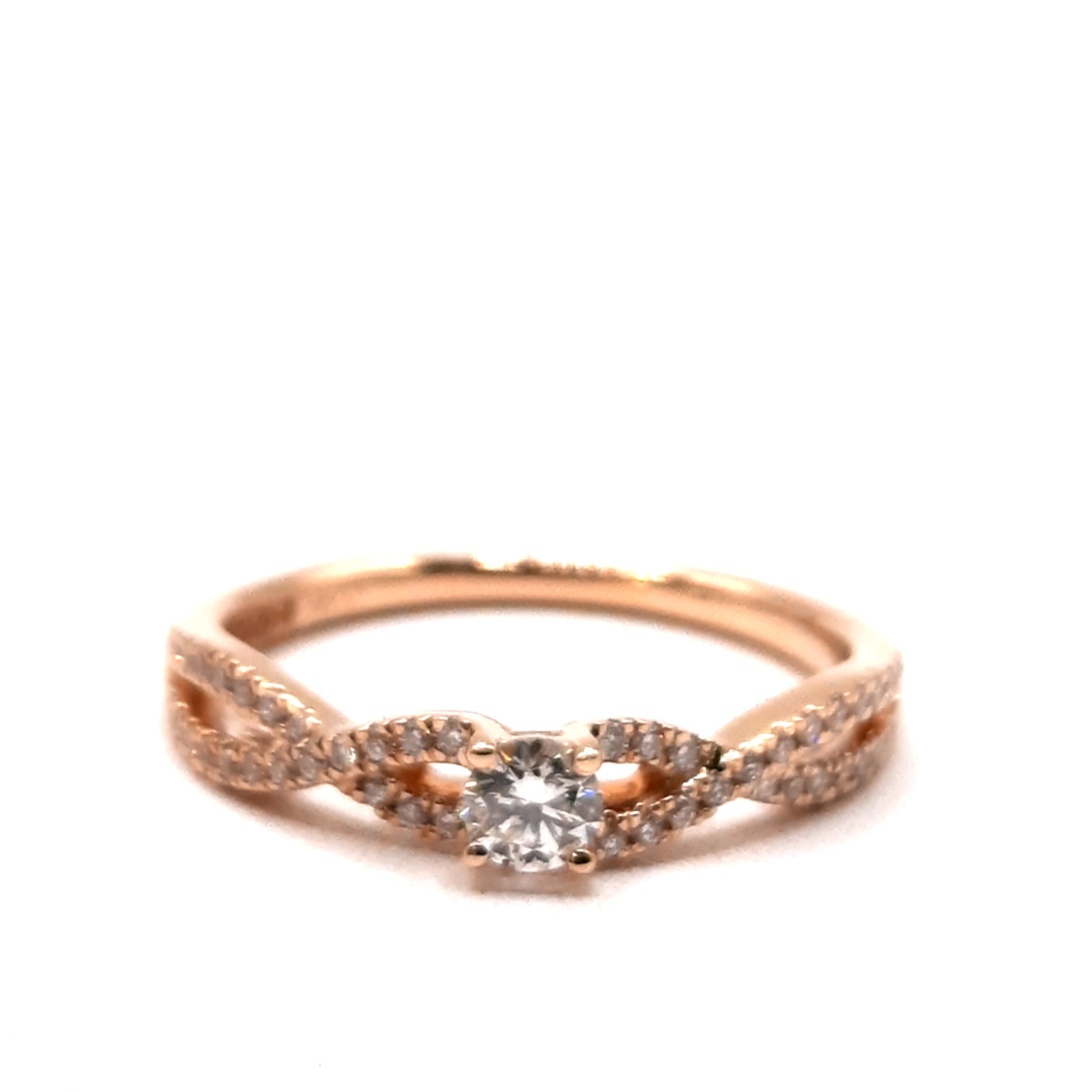 Onze Diamantring 14k model 0002501 is een schitterend sieraad in de categorie JEWEL. Met een maat van 54, gemaakt van goud en een totale karaatgewicht van 14kt. De ring bevat 49 briljant geslepen diamanten van SI1 zuiverheid en fijne G-kleur. Draag deze elegante ring voor speciale gelegenheden om je look te verheffen.