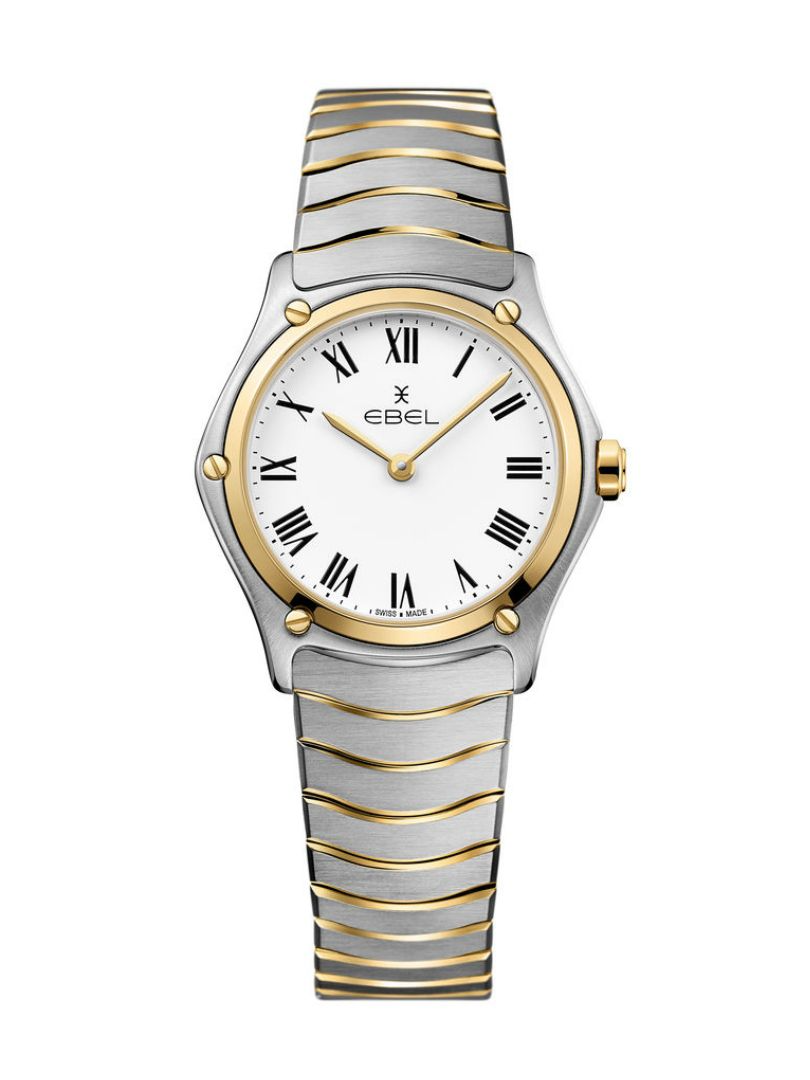 Dit dameshorloge is van het merk Ebel. Het is een horloge gemaakt van goud. De diameter van de kast is29 mm.
De verdere specificaties van het horloge zijn als volgt:
Glassoort: saffier kristal
Waterdichtheid: 5 ATM
Techniek: quartz
Wijzerplaatkleur: Wit
Bandkleur: Zilver
Karaat: 18
Kastkleur: Goud