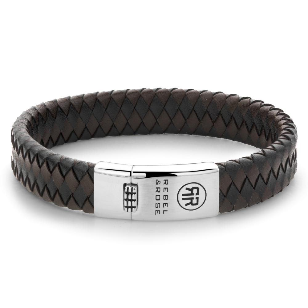 Deze armband is van het merk Rebel&Rose. Het is een herensieraad gemaakt van zilver.De armband is zwart van kleur.

De specificaties van de armband zijn verder als volgt:
Steensoort: n/a
Gewicht: 19
Maat (mm): 175
Breedte (mm): 15