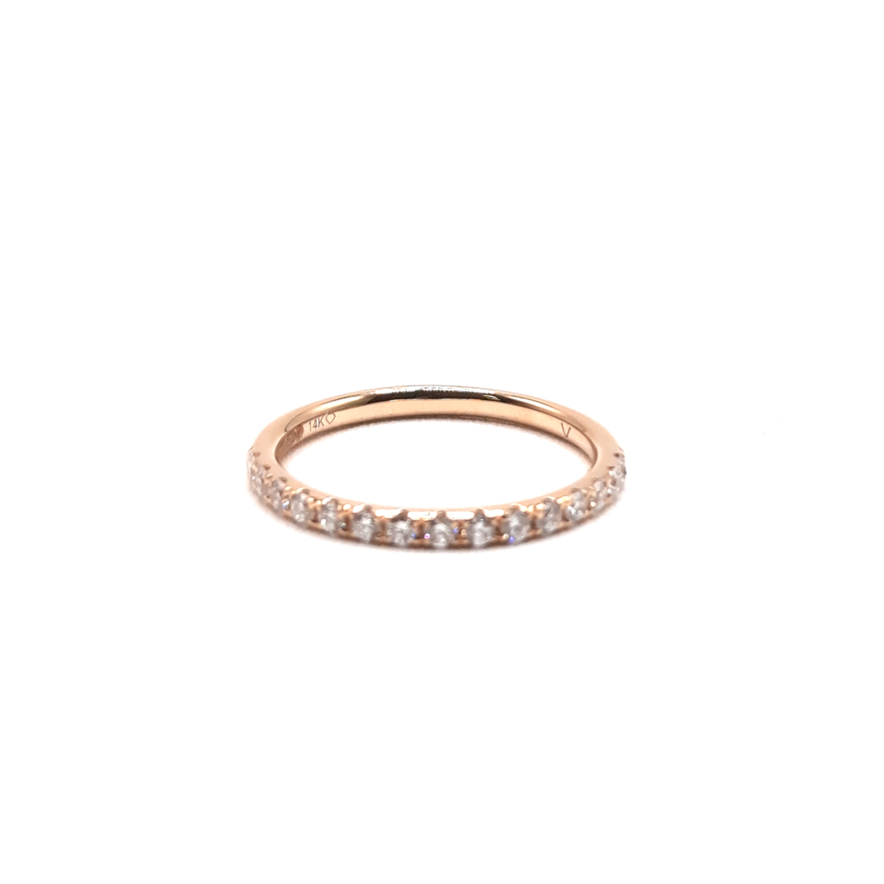 Ontdek de schittering van onze Diamant Ring 14k, model 0002515. Deze goudkleurige ring, gemaakt van 14-karaats goud, straalt elegantie uit. De ring heeft 16 briljant geslepen diamanten van SI1 zuiverheid en G-kleur. Perfect voor elke gelegenheid, het is de ideale aanvulling op uw stijlvolle outfit. Draag deze ring als een statement piece.