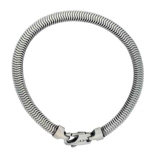 Dit product met modelnummer 104.2075.21 is een prachtige armband van een onbepaald merk. Kenmerken: verfijnd ontwerp, geschikt voor dagelijks gebruik of speciale gelegenheden. Draag advies: combineer met andere sieraden of draag solo als elegant statement. Perfect om stijl en klasse toe te voegen aan elke outfit.

Korte omschrijving: Tijdloze armband voor elke gelegenheid.