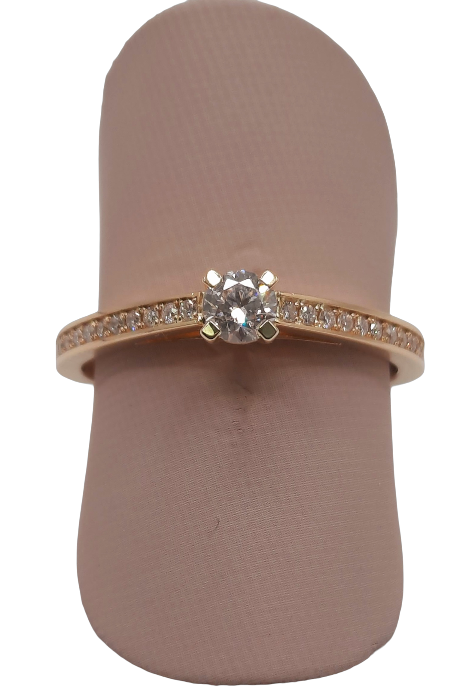 De Diamanten Verlovingsring, modelnummer 0002100, is een prachtige gouden ring met 14 karaat goud. Versierd met 25 diamanten van SI1-zuiverheid en F-kleur met een ronde slijpvorm. Perfect voor dagelijks gebruik of speciale gelegenheden. Draag deze elegante ring op je ringvinger voor een klassieke uitstraling. Ringmaat: 53. Een schitterend cadeau voor een geliefde!