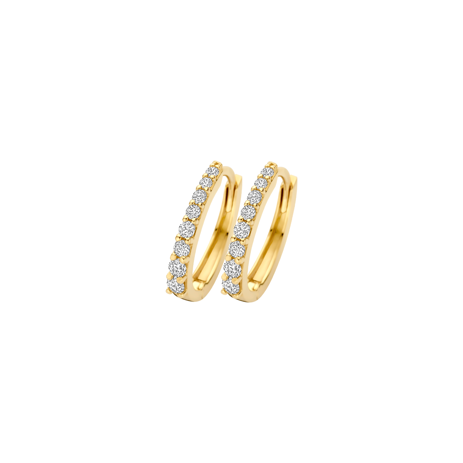 Schitterende zirkonia&rsquo;s in pav&eacute;-zetting sieren deze 14k geelgouden oorringen. Ze hebben een lengte van 13,7 mm en zijn voorzien van een kliksluiting. De oorringen zijn mooi op zichzelf, maar ook fraai te combineren met andere sieraden met zirkonia uit onze collectie.