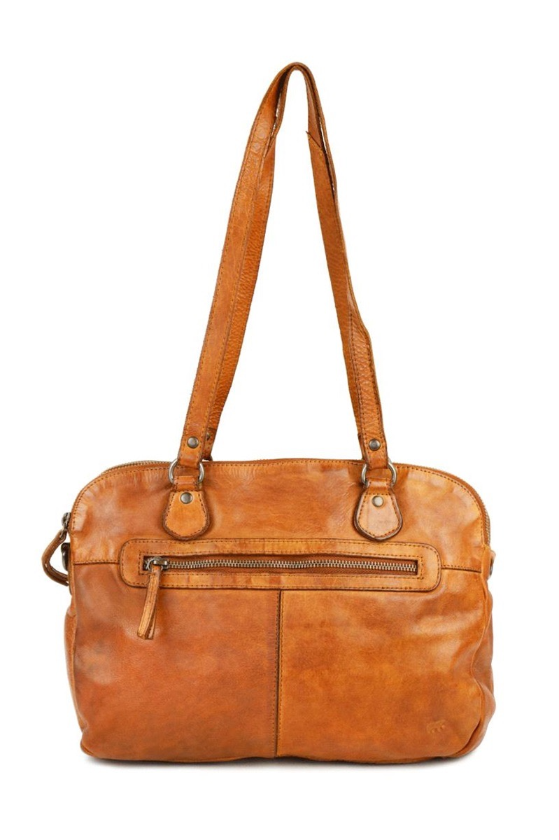 Leren Schoudertas – 100% soepel en hoogwaardig leder

Deze prachtige leren schoudertas is vervaardigd uit 100% zacht en soepel kwaliteitsleder, waardoor de tas niet alleen luxe oogt, maar ook jarenlang mooi blijft. Dankzij het tijdloze ontwerp en de praktische indeling is dit de ideale tas voor dagelijks gebruik.

De tas is voorzien van een dubbele bovenrits, zodat je gemakkelijk toegang hebt tot beide hoofdvakken. Daarnaast beschikt de tas zowel aan de voorzijde als aan de achterzijde over een extra ritsvak, ideaal voor items die je snel bij de hand wilt hebben.

Met de afneembare en verstelbare lange schouderband draag je de tas moeiteloos crossbody voor extra comfort en bewegingsvrijheid.

Indeling:

2 ruime hoofdvakken

1 hoofdvak met steekvak

1 hoofdvak met ritsvak

Voor- en achtervak met rits

Afneembare lange schouderband (crossbody)

Afmetingen: 22 x 32 x 11 cm

Deze stijlvolle en functionele leren schoudertas voor dames is perfect voor werk, winkelen of een dagje uit. Combineer luxe, comfort en praktisch gemak in één elegante tas!